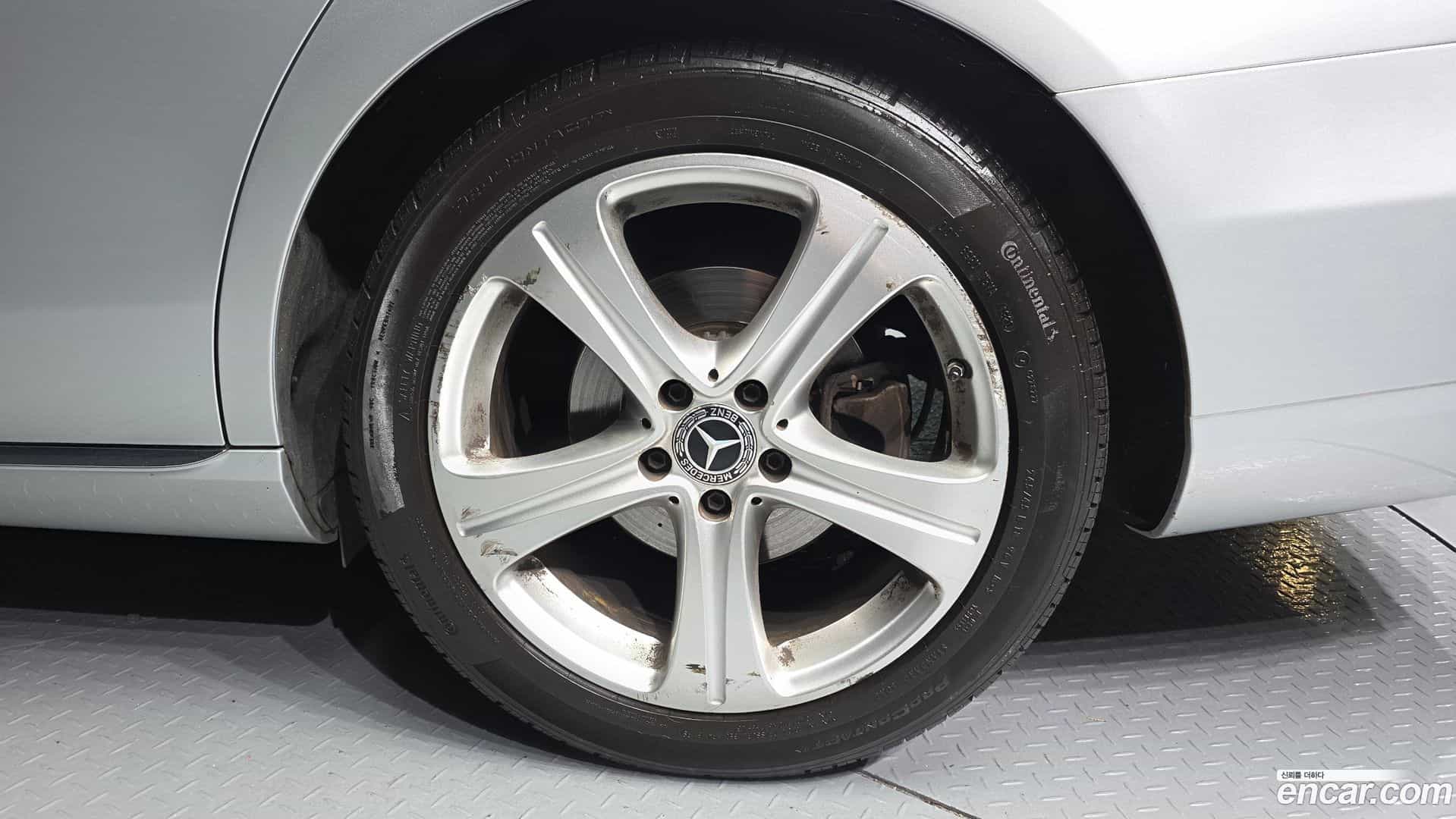 E-Class Mercedes-Benz 2018.6-OUTER-031