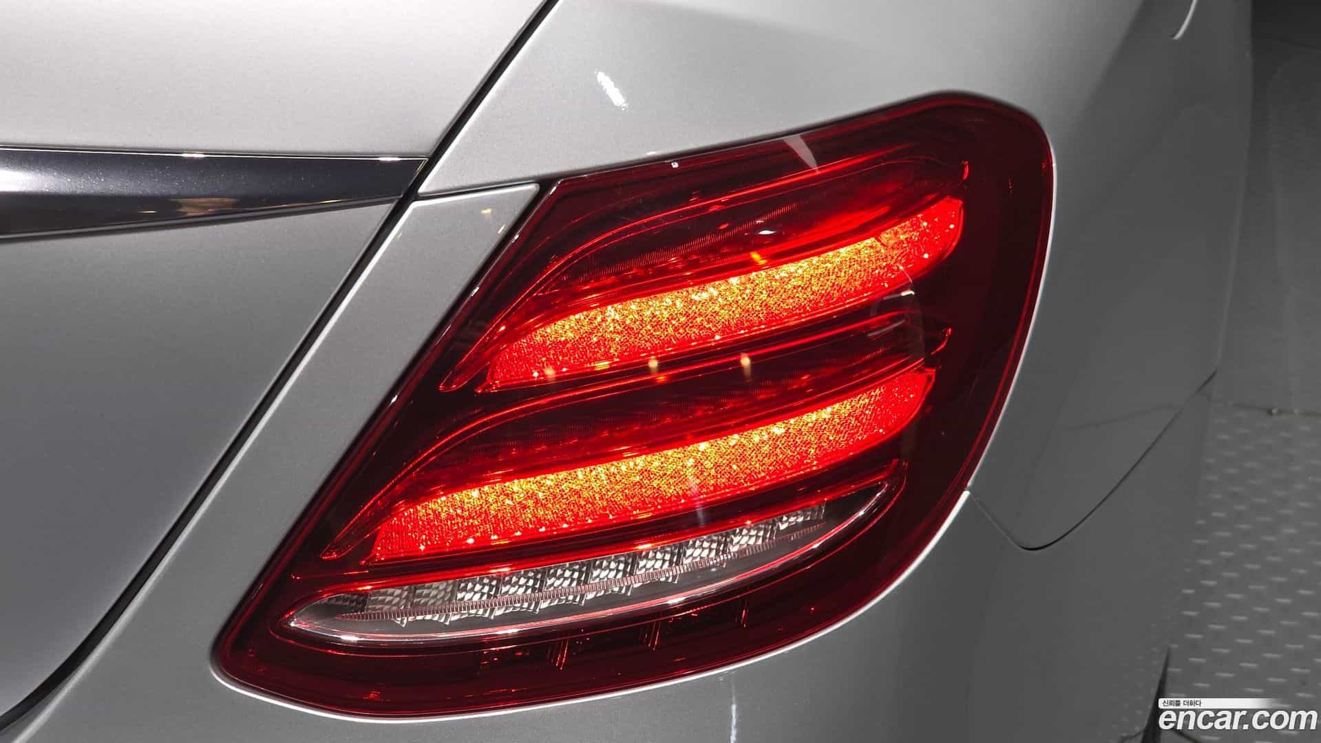 E-Class Mercedes-Benz 2018.6-OUTER-033