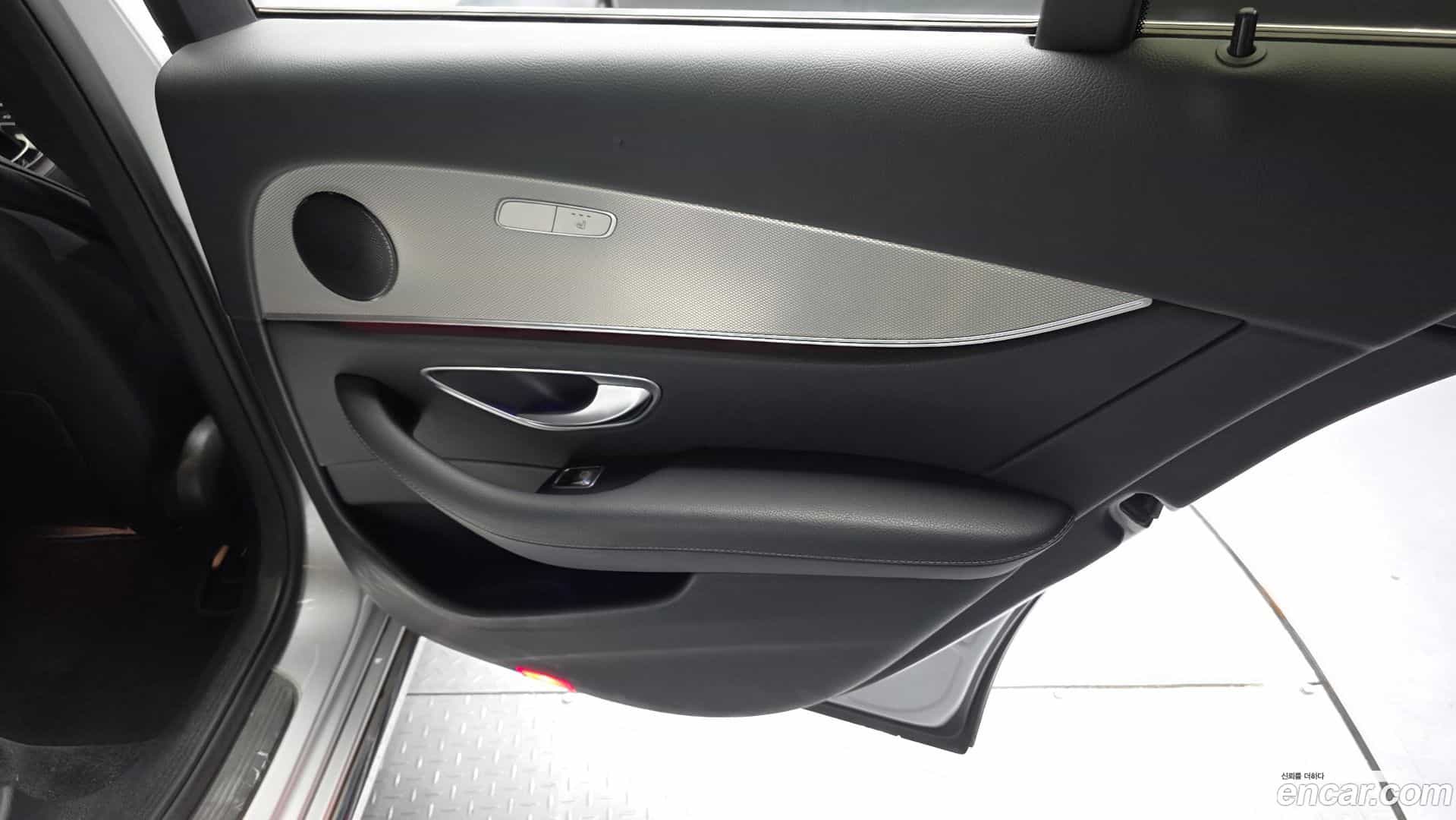 E-Class Mercedes-Benz 2018.6-INNER-035