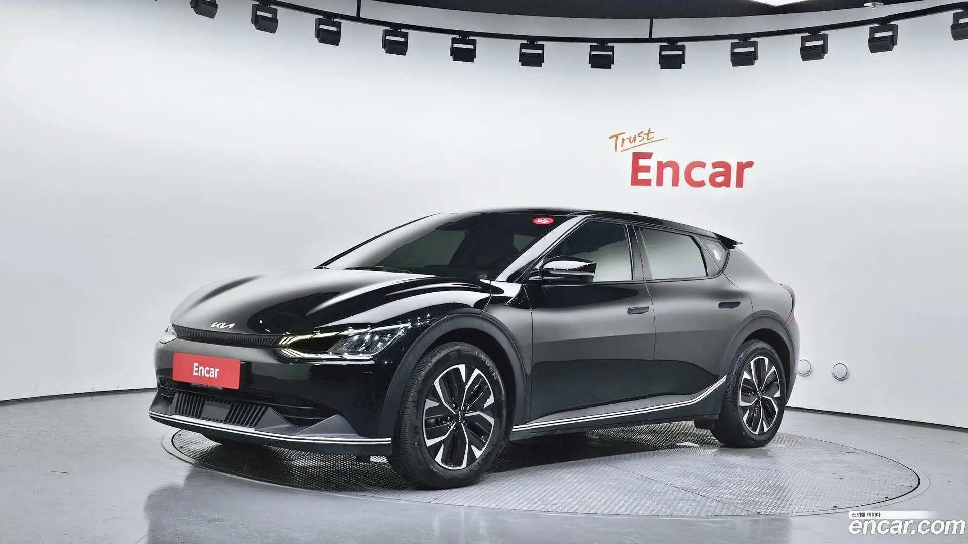 Main__Slider__Photo:EV6 Kia 2023.10-0