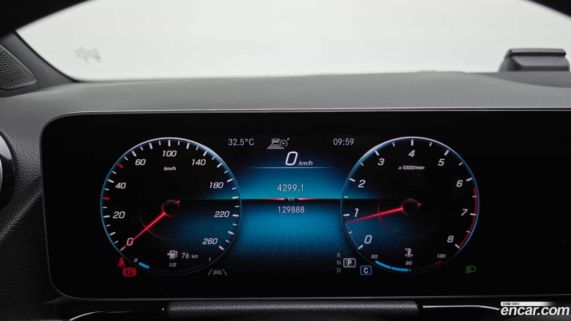 GLA-Class Mercedes-Benz 2020.9-INNER-008