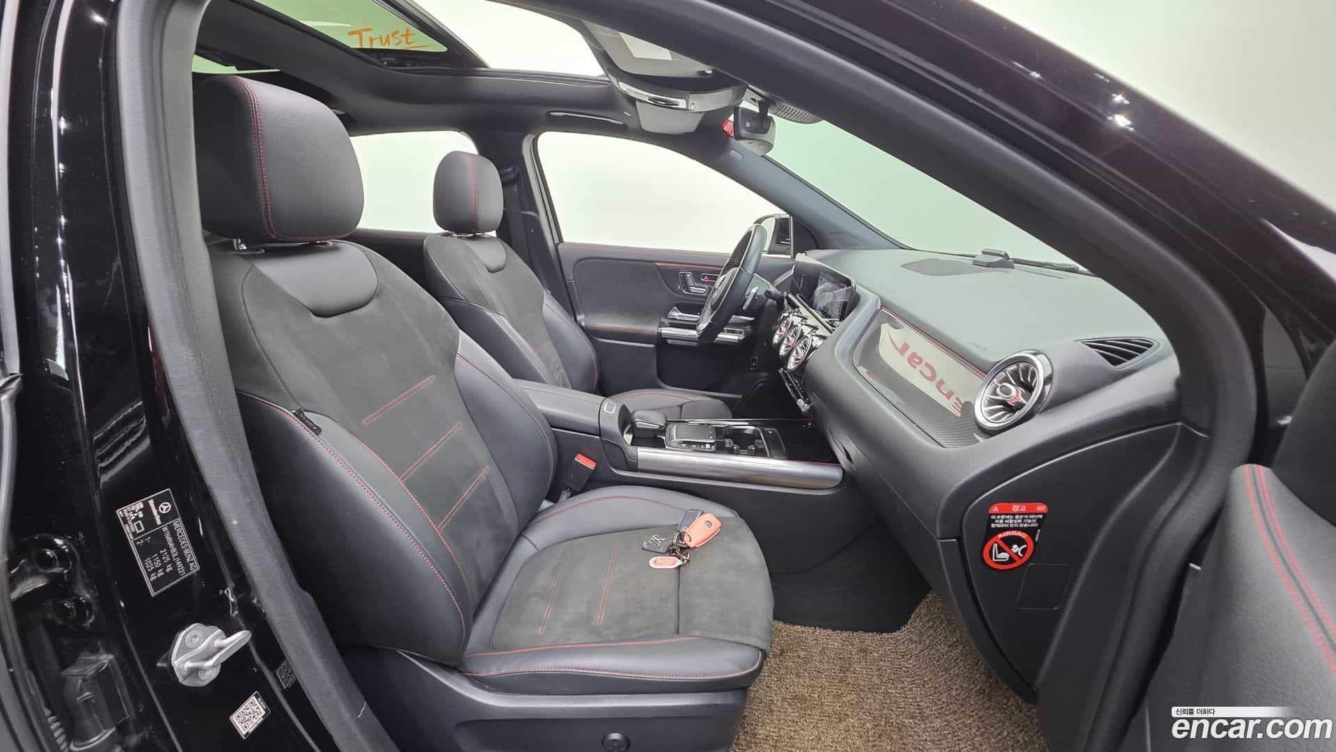 GLA-Class Mercedes-Benz 2020.9-INNER-010