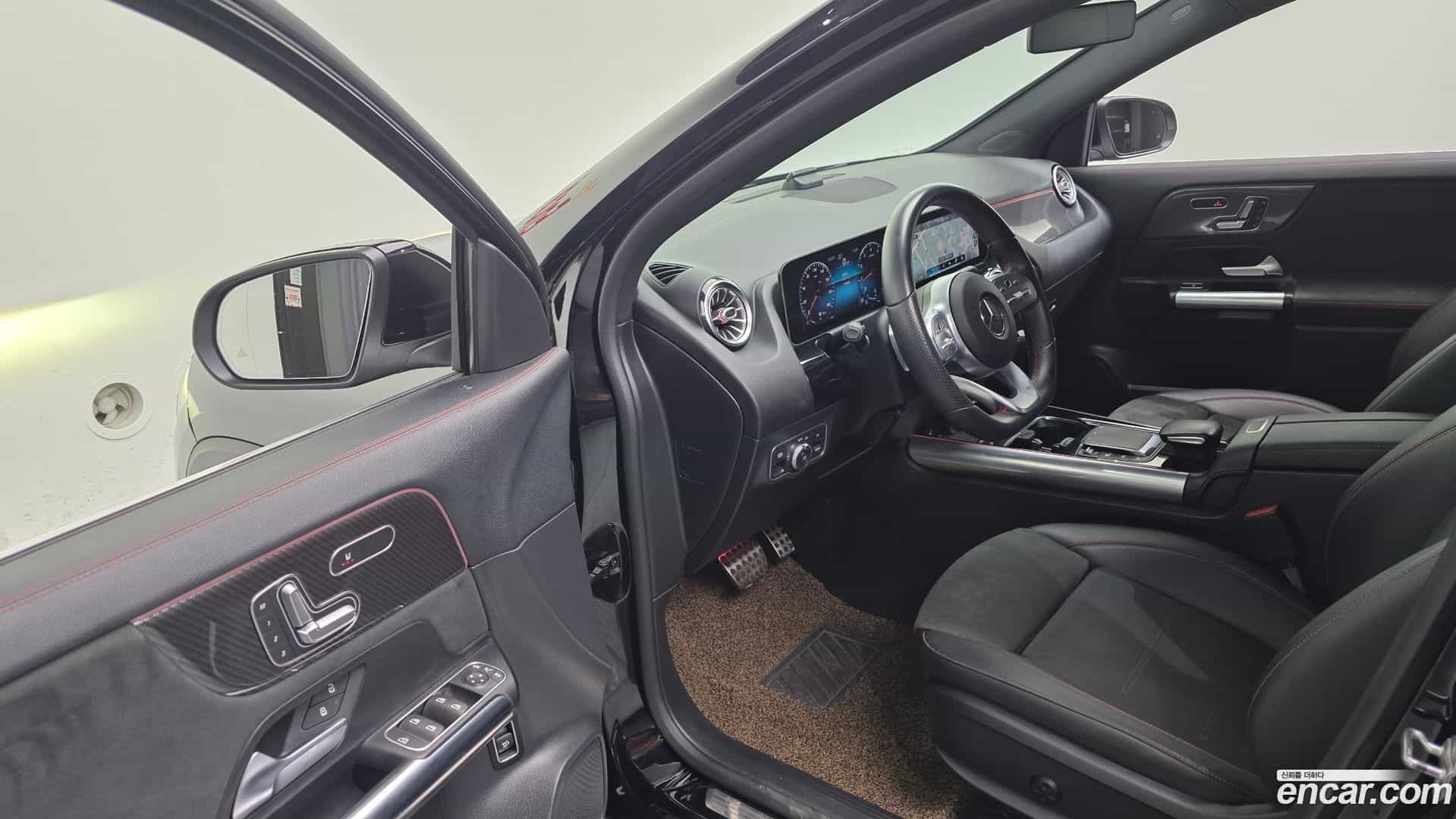 GLA-Class Mercedes-Benz 2020.9-OPTION-016
