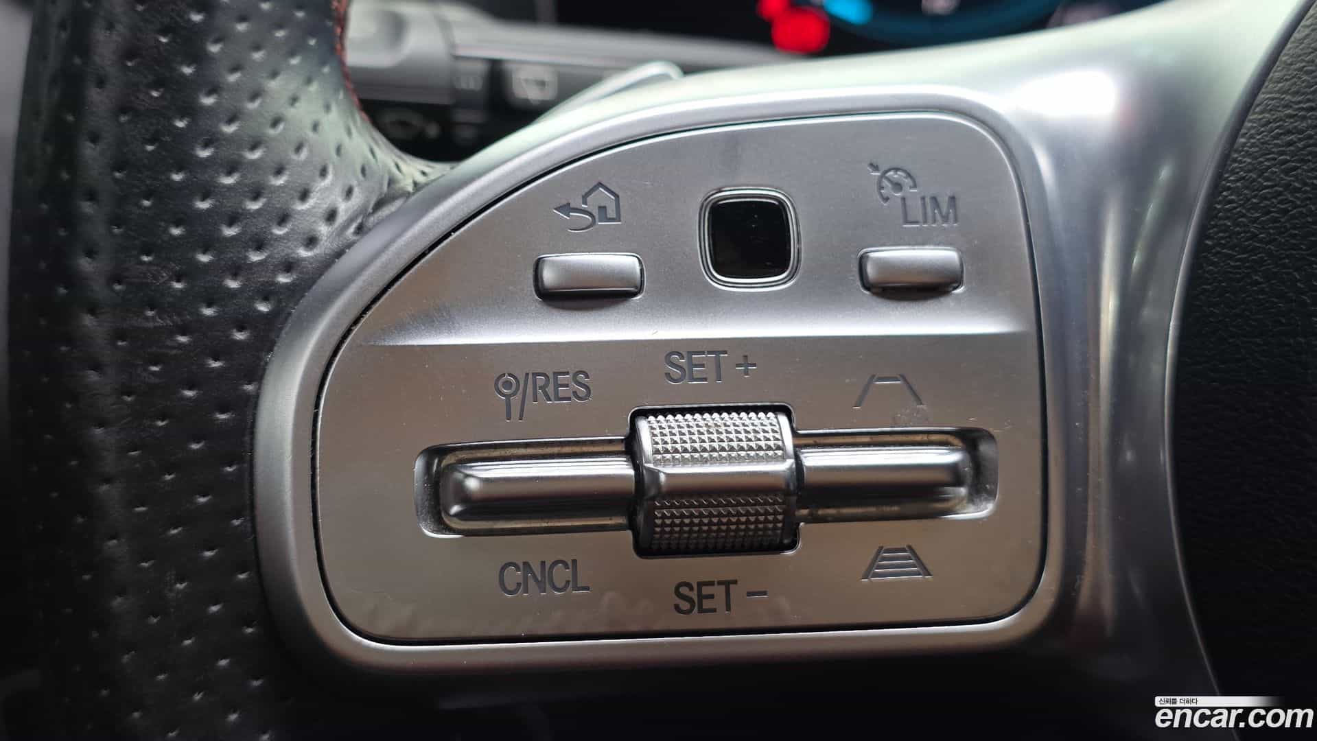 GLA-Class Mercedes-Benz 2020.9-OPTION-020