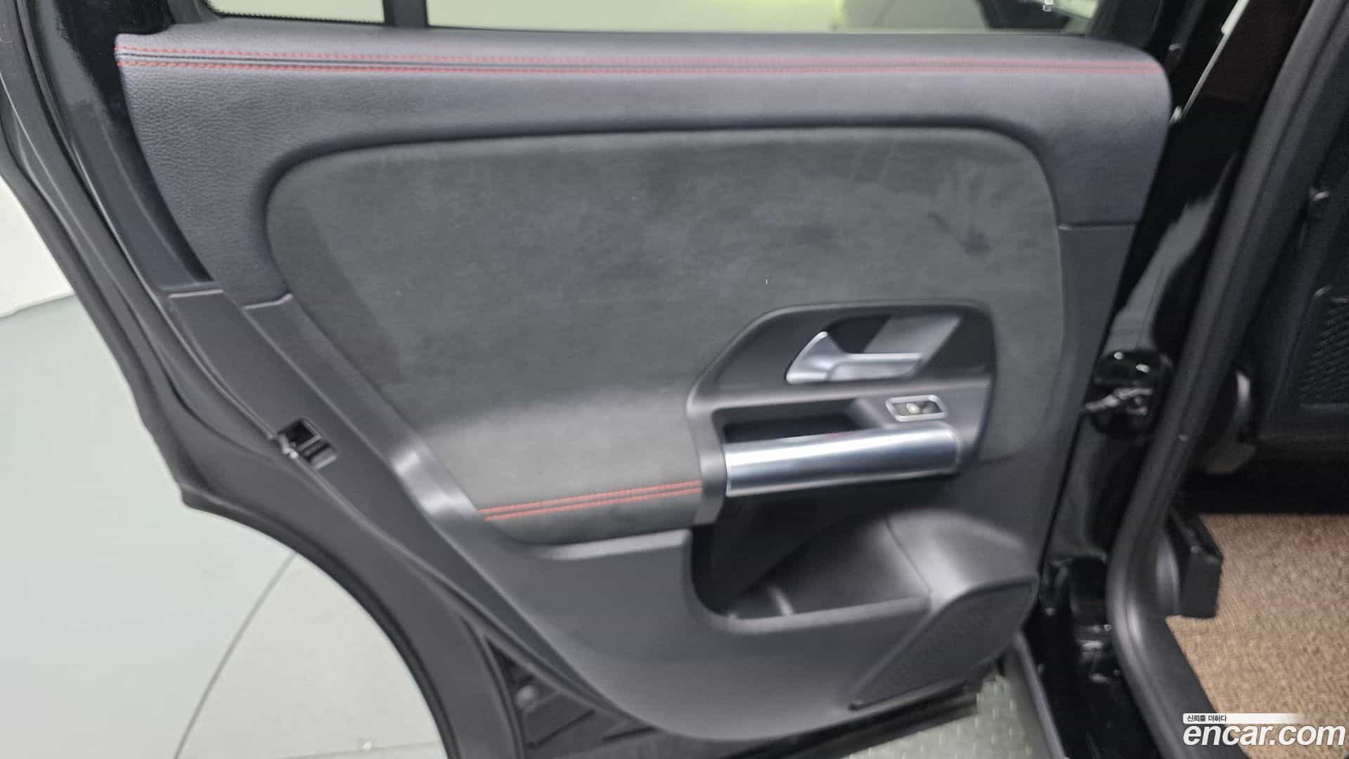 GLA-Class Mercedes-Benz 2020.9-INNER-035