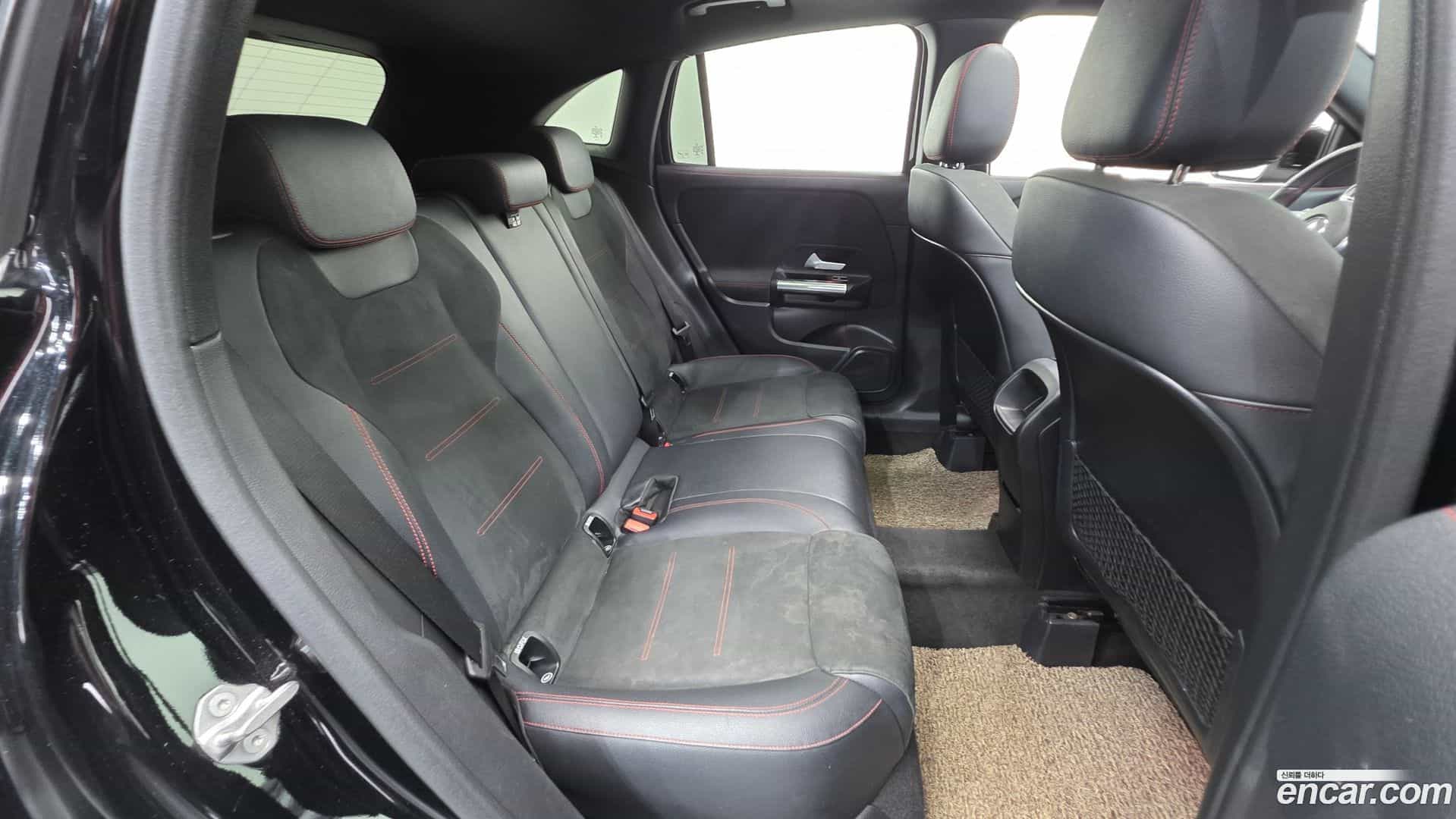 GLA-Class Mercedes-Benz 2020.9-OPTION-042