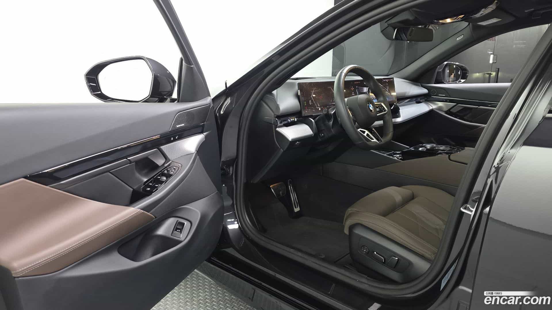 5-Series BMW 2025.9-INNER-010