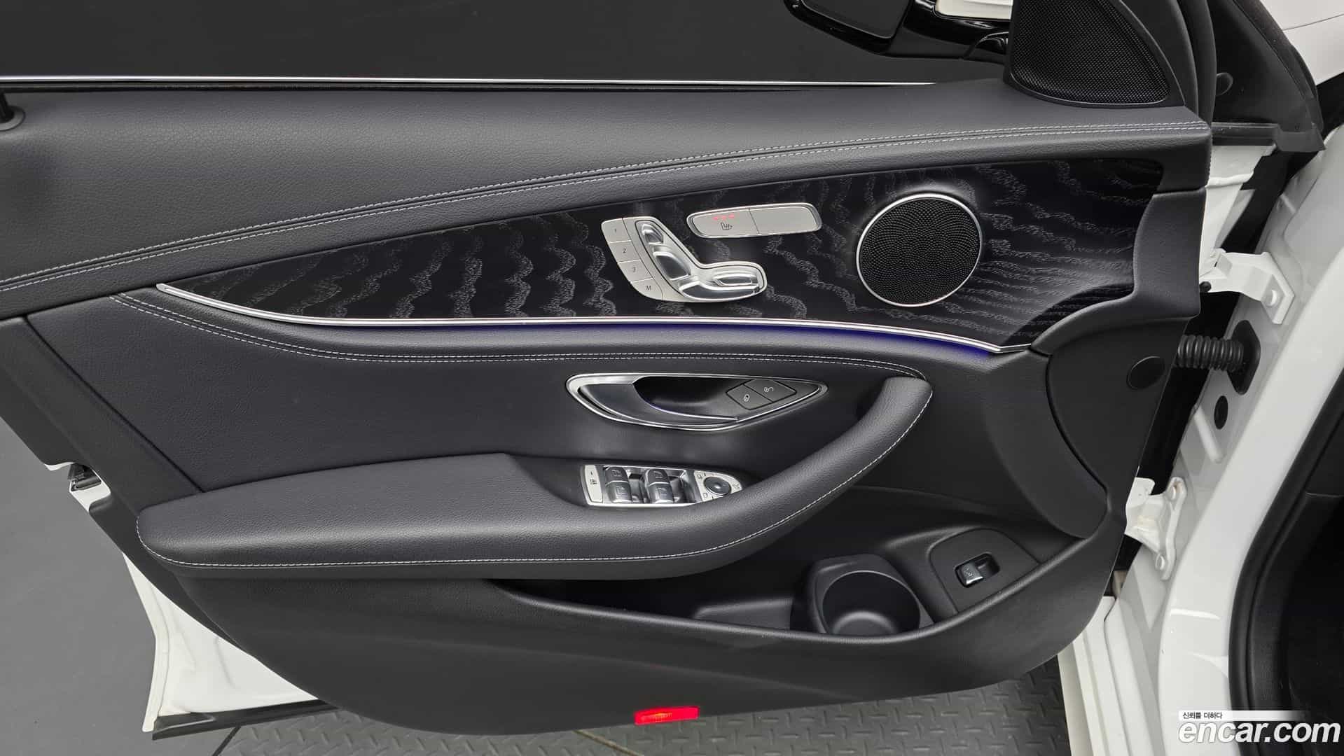 E-Class Mercedes-Benz 2021.6-INNER-034
