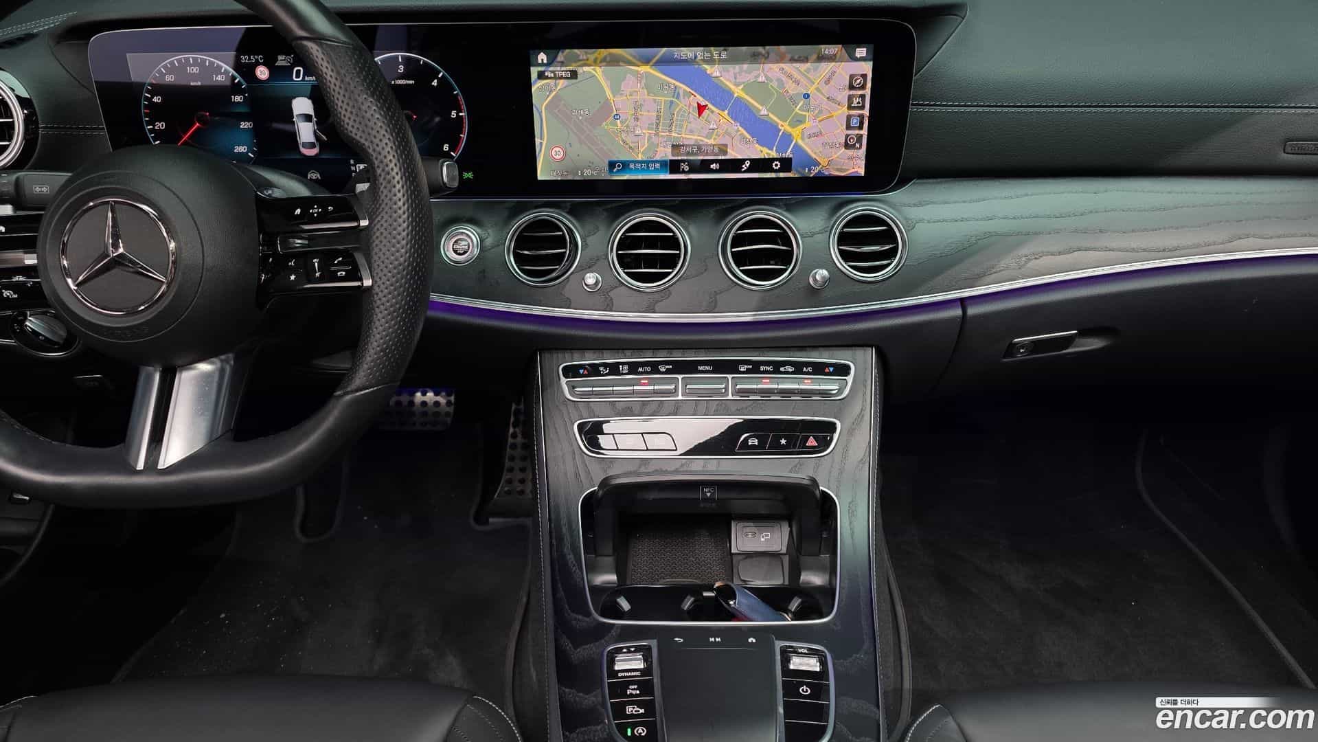 E-Class Mercedes-Benz 2021.6-OPTION-042