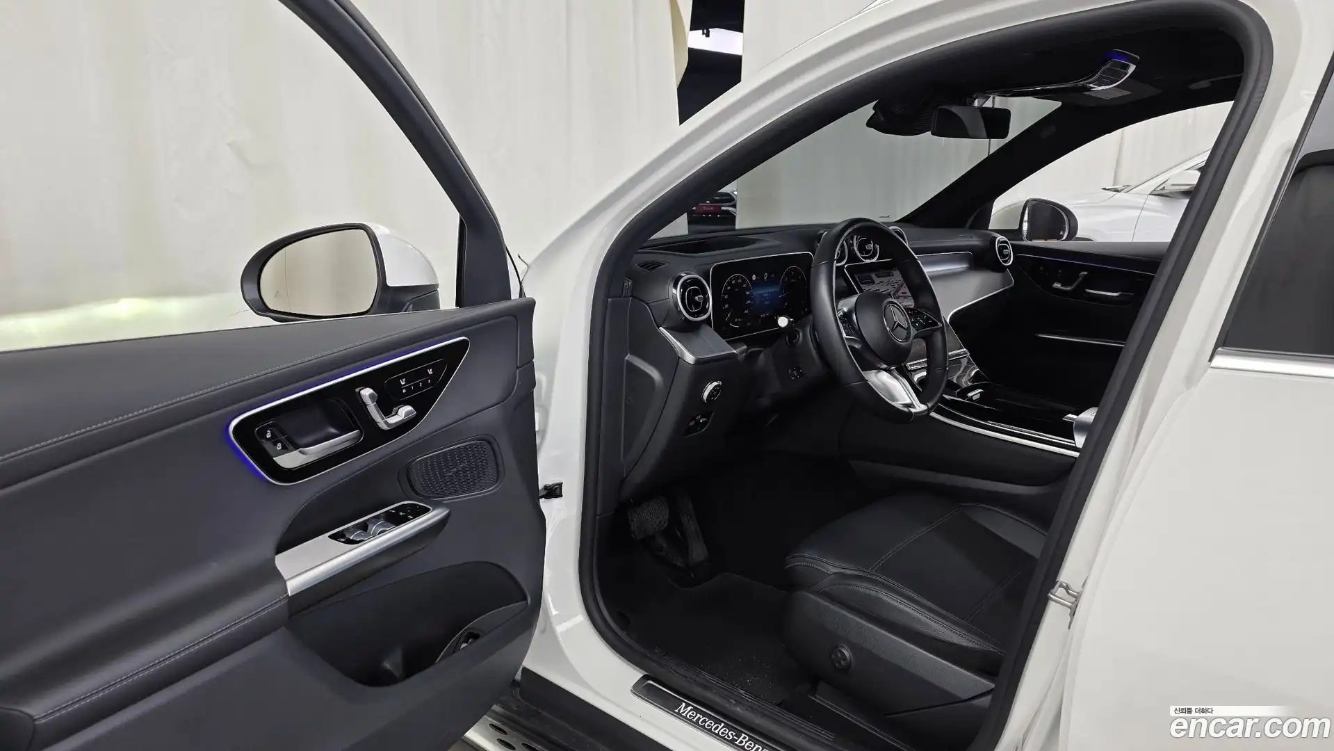 GLC-Class Mercedes-Benz 2023.11-INNER-010