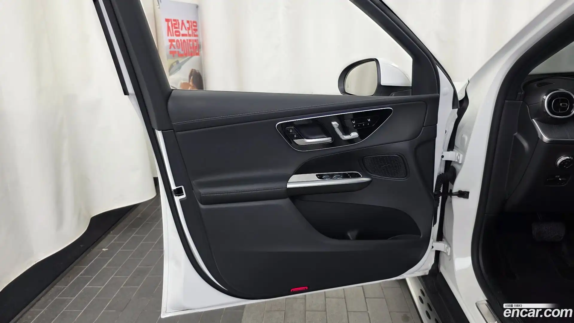 GLC-Class Mercedes-Benz 2023.11-INNER-034