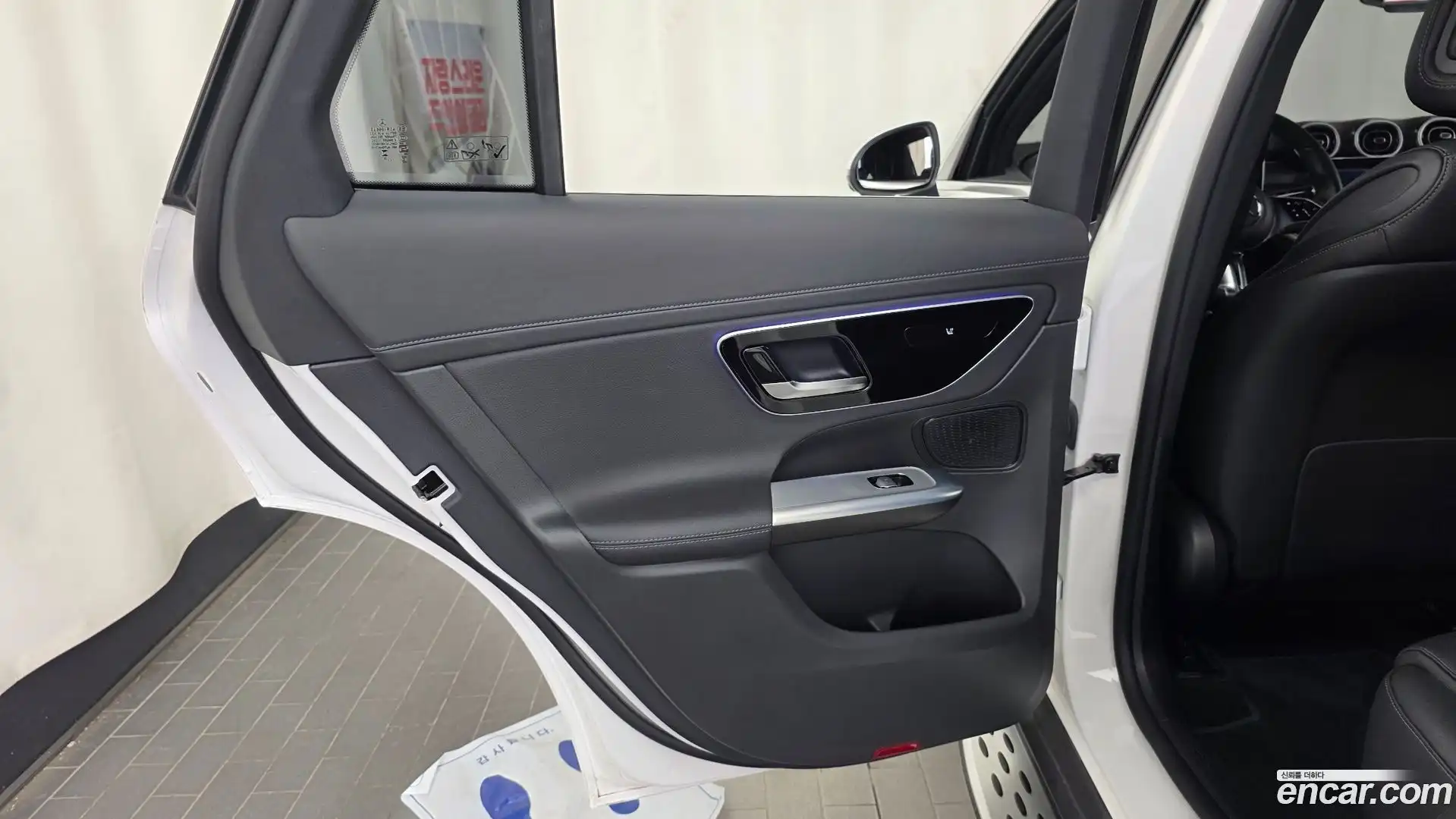 GLC-Class Mercedes-Benz 2023.11-INNER-035