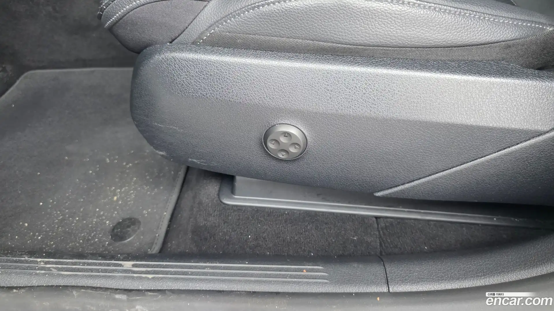 GLC-Class Mercedes-Benz 2023.11-OPTION-044