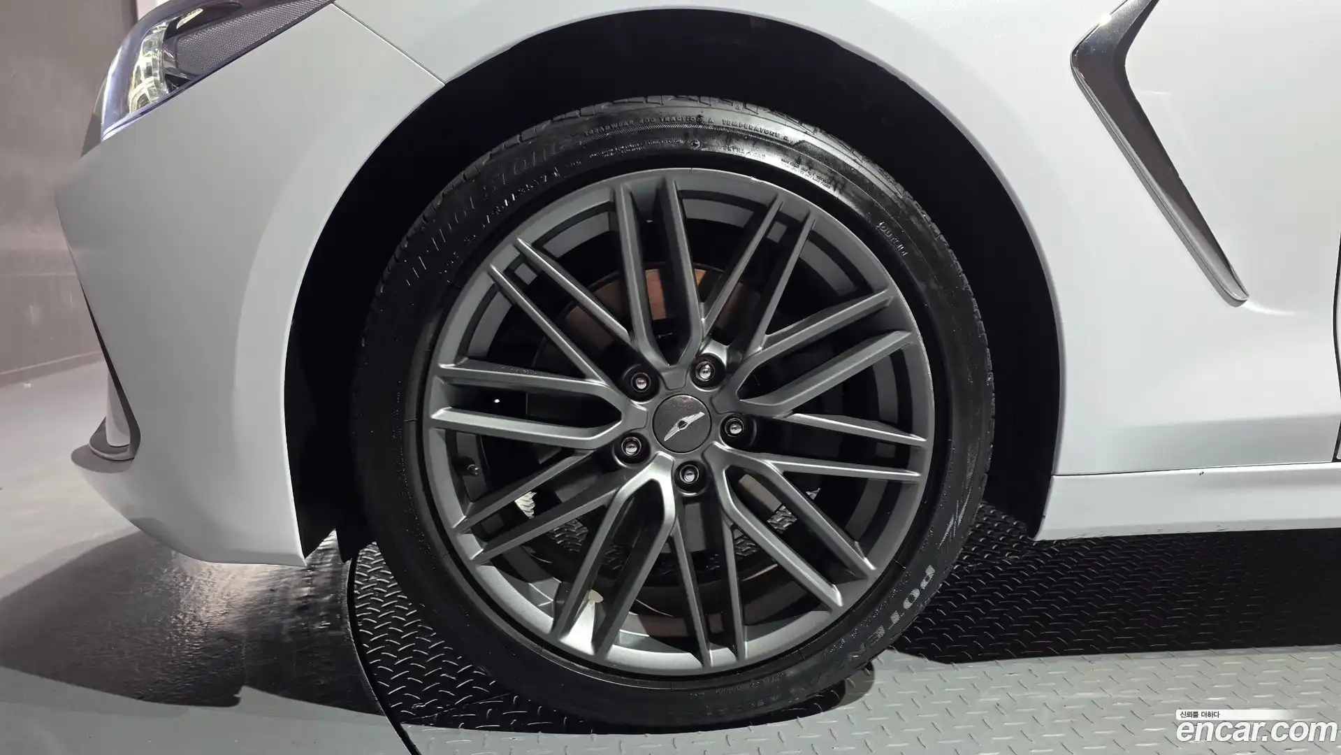 G70 Genesis 2018.0-OUTER-005