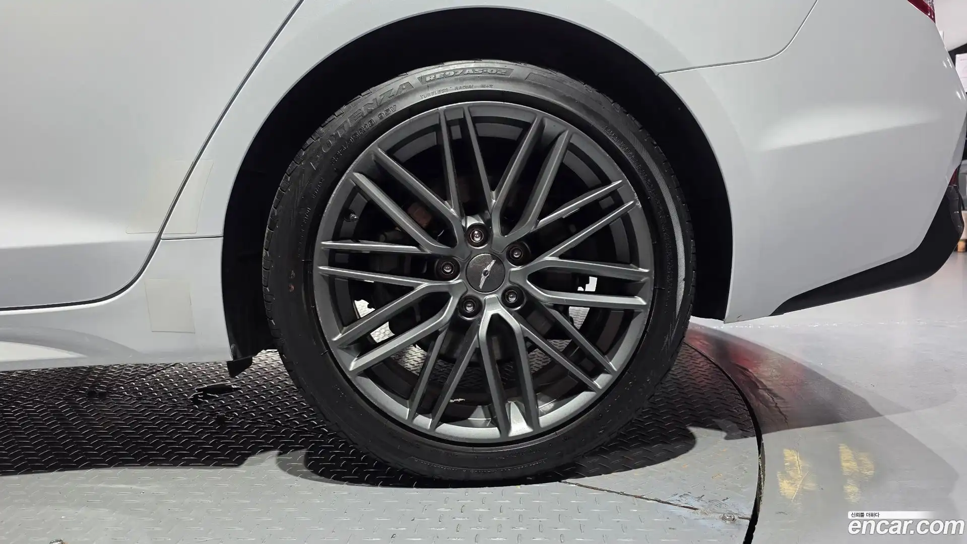G70 Genesis 2018.0-OUTER-031