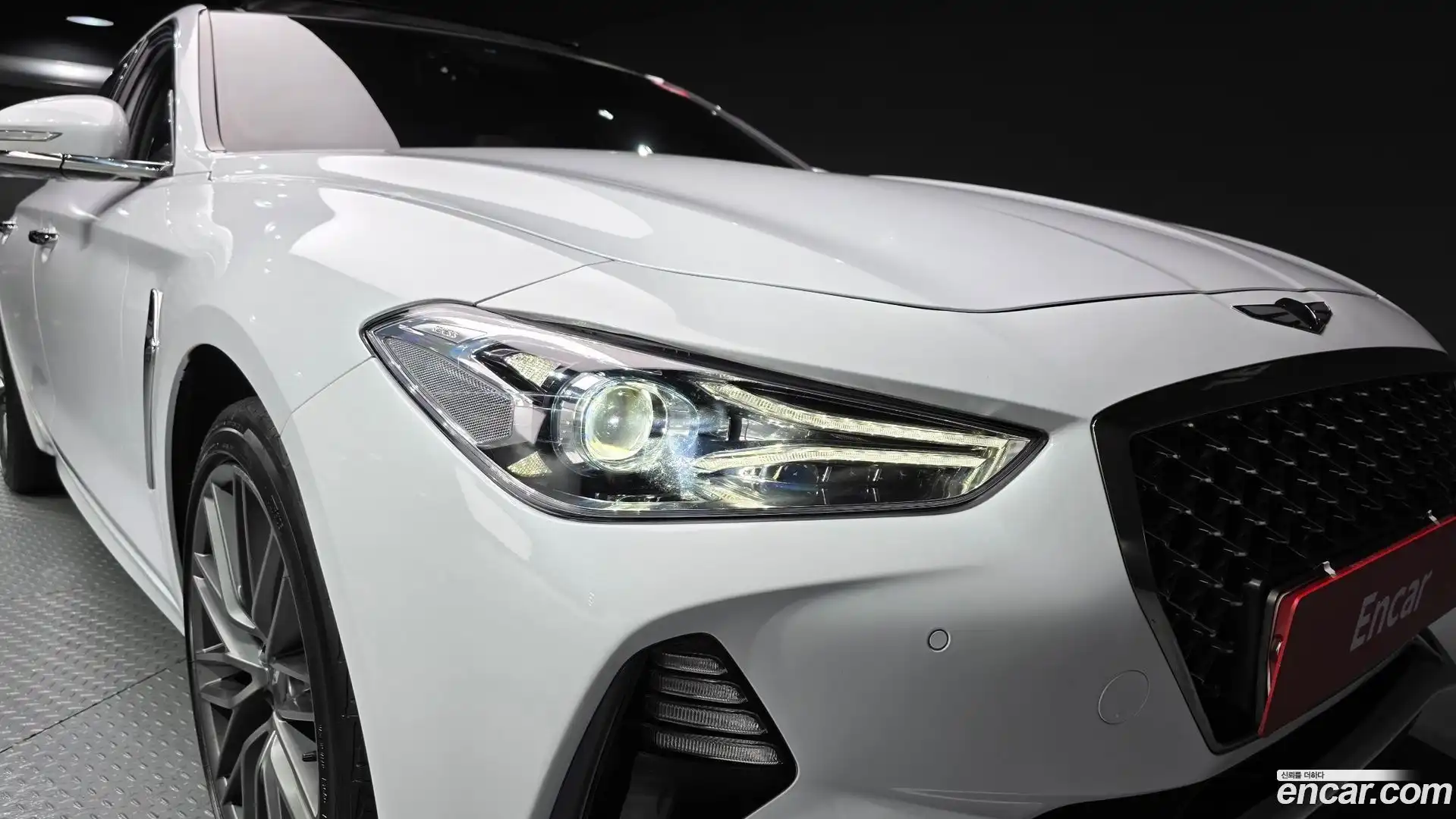 G70 Genesis 2018.0-OUTER-032