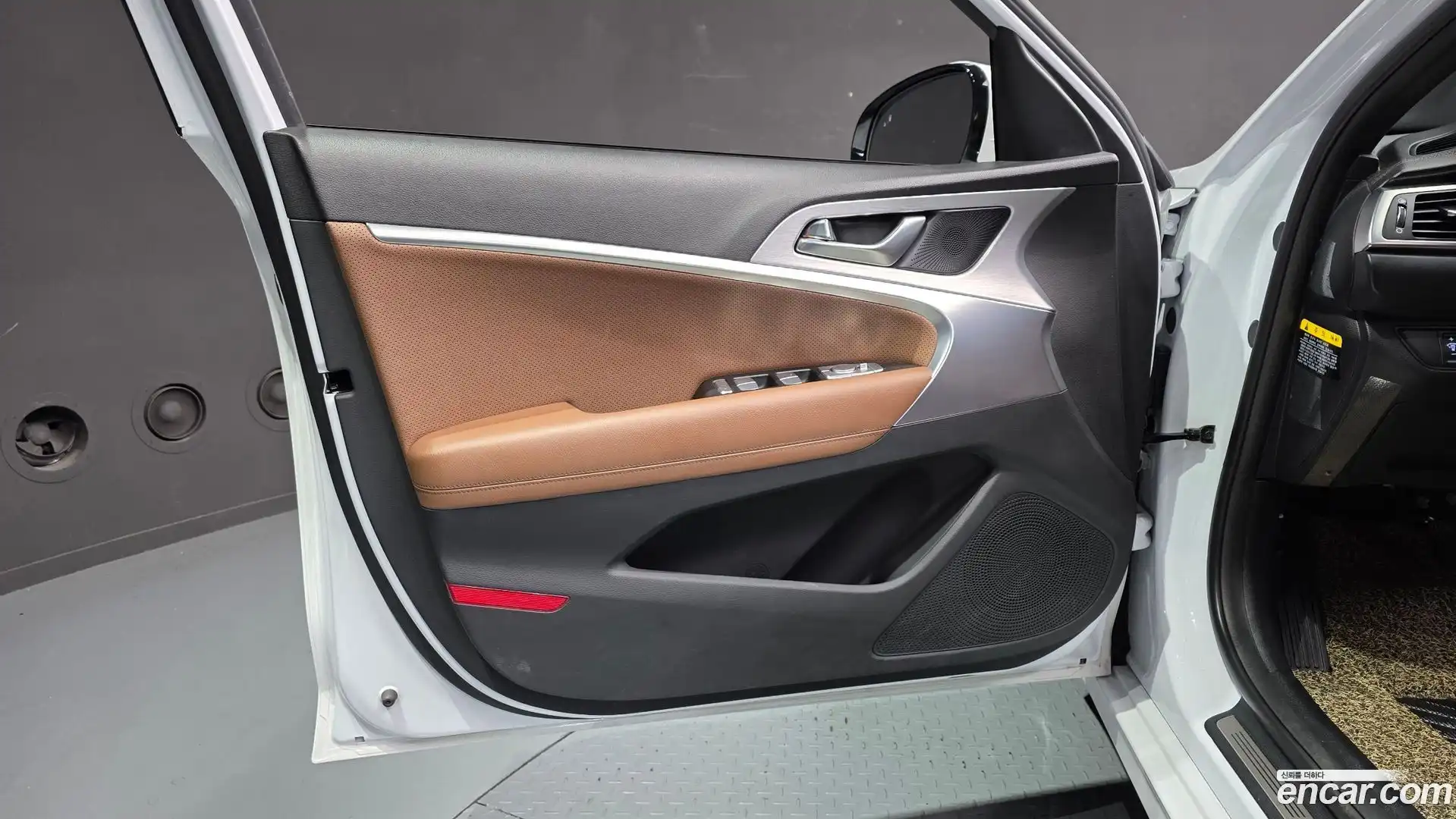 G70 Genesis 2018.0-INNER-034