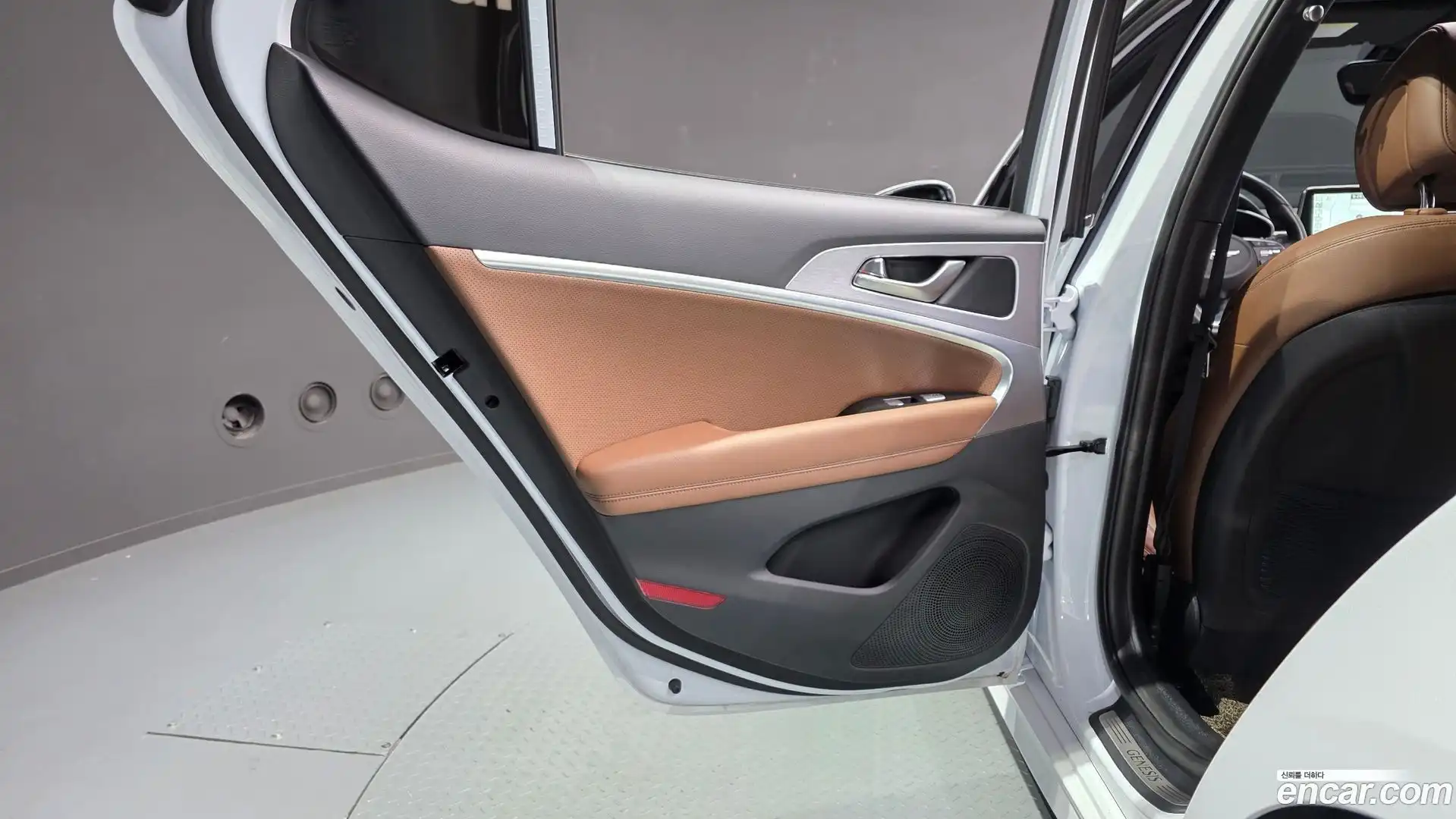 G70 Genesis 2018.0-INNER-035