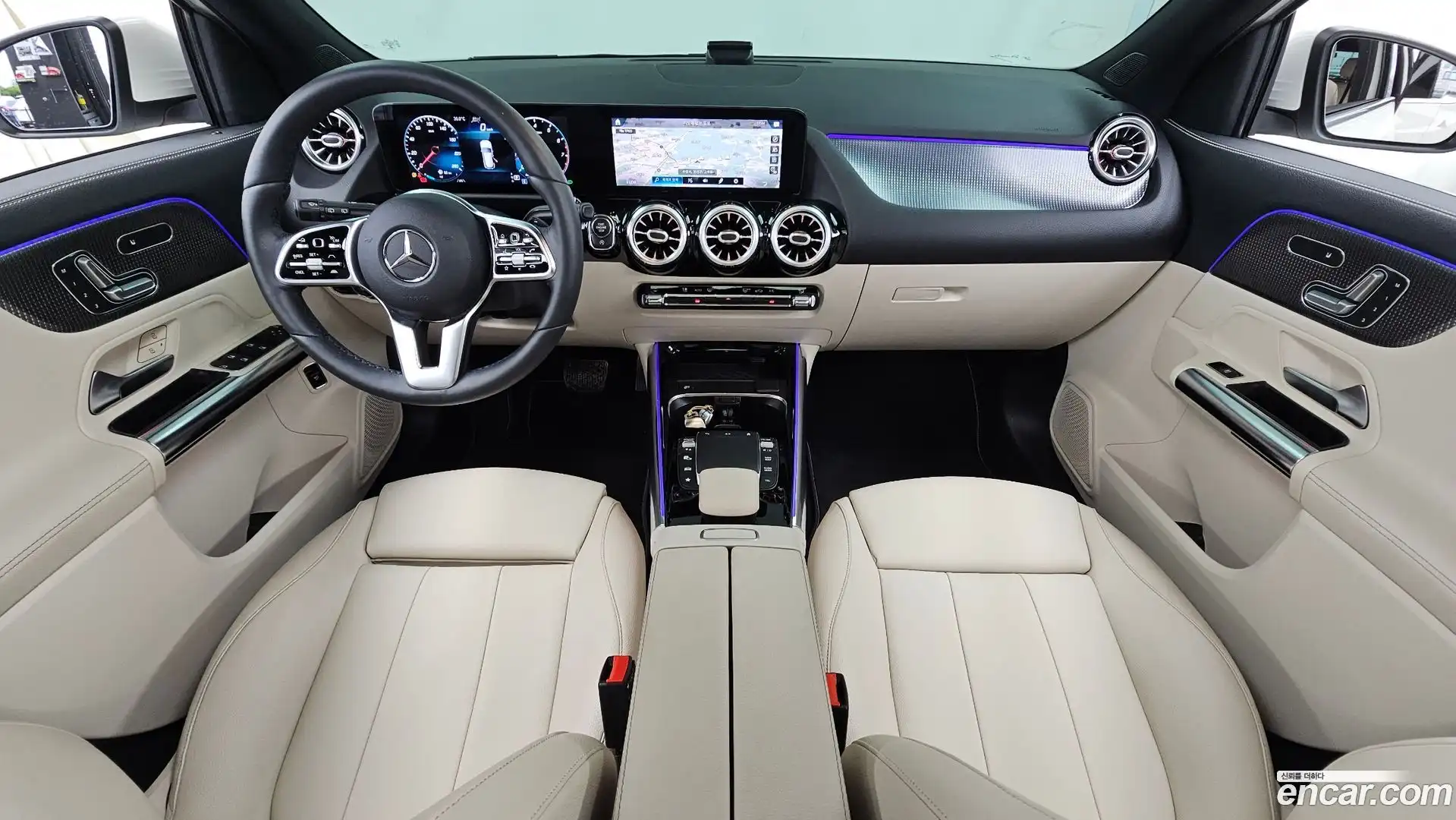 GLA-Class Mercedes-Benz 2021.1-INNER-007