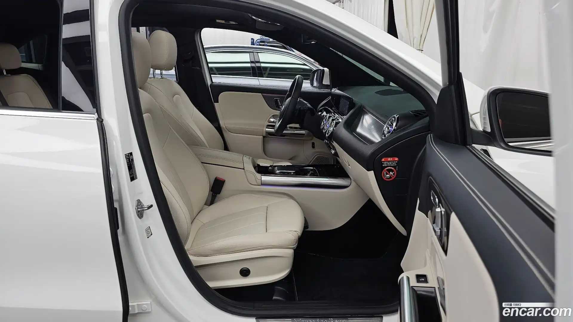 GLA-Class Mercedes-Benz 2021.1-OPTION-015