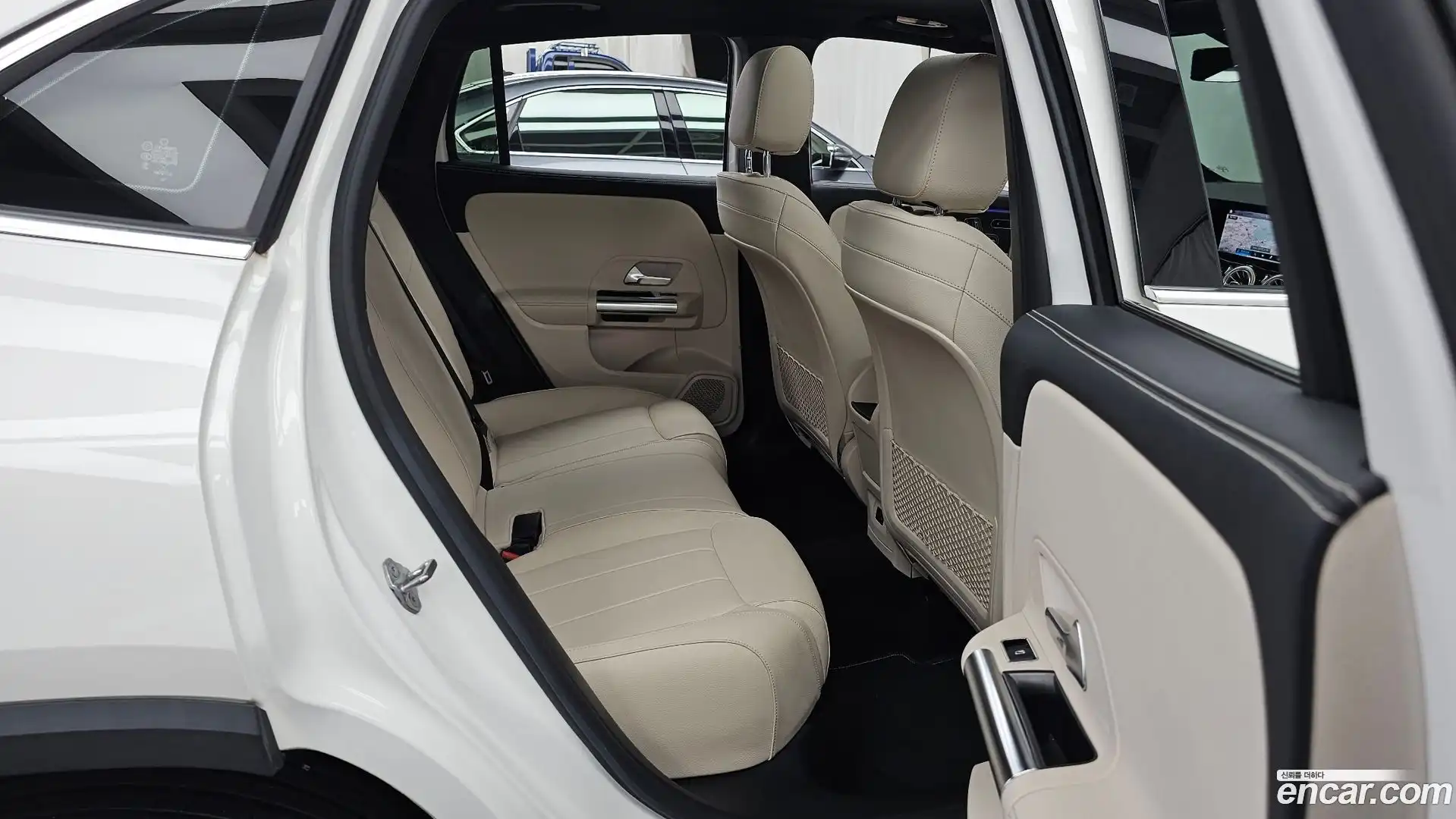GLA-Class Mercedes-Benz 2021.1-OPTION-016