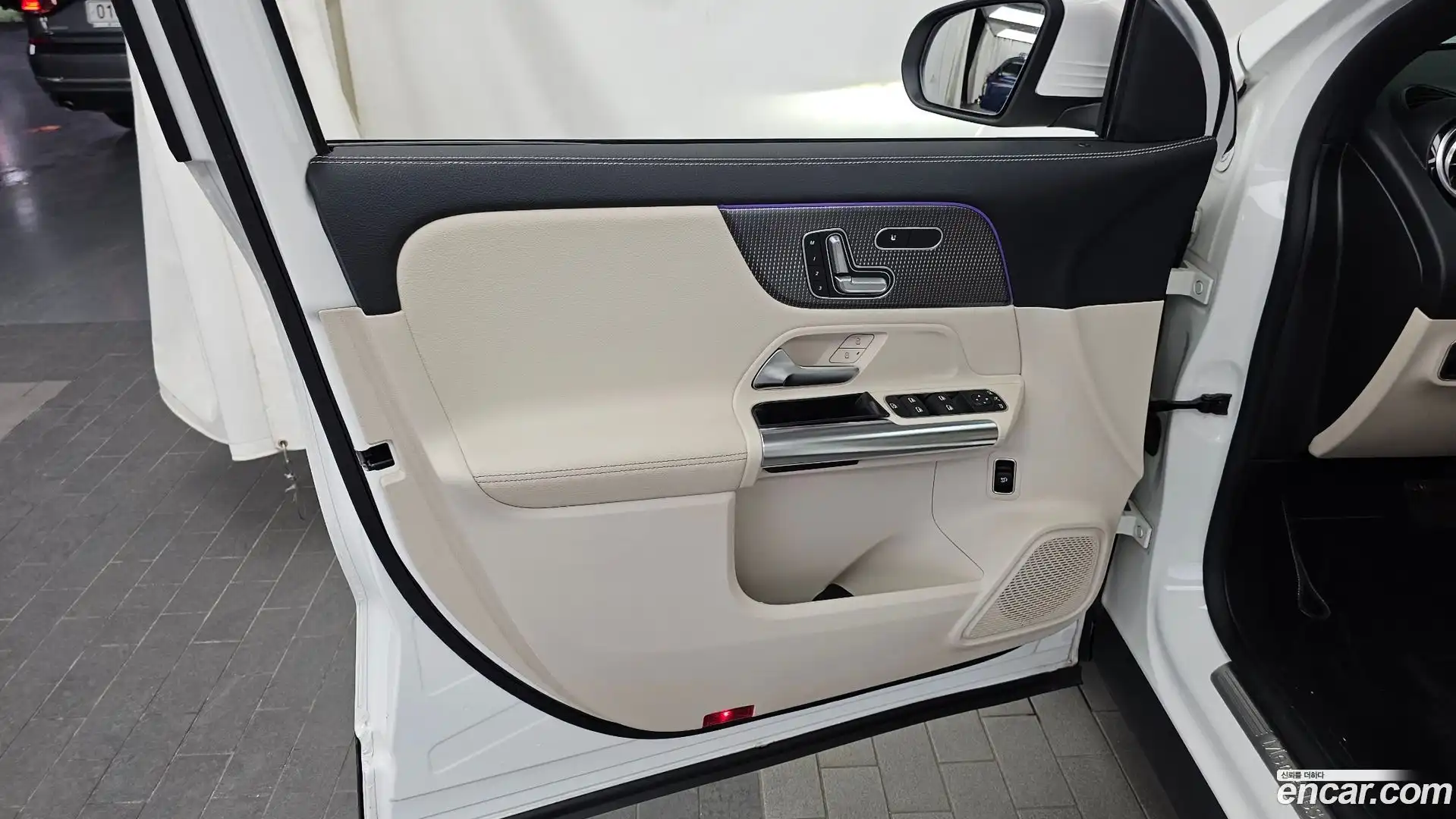 GLA-Class Mercedes-Benz 2021.1-INNER-034