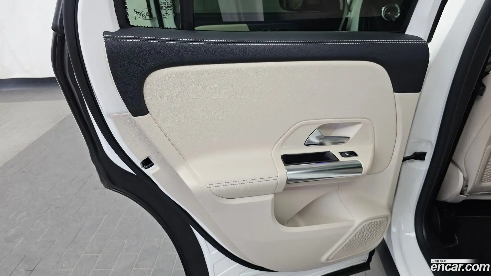 GLA-Class Mercedes-Benz 2021.1-INNER-035