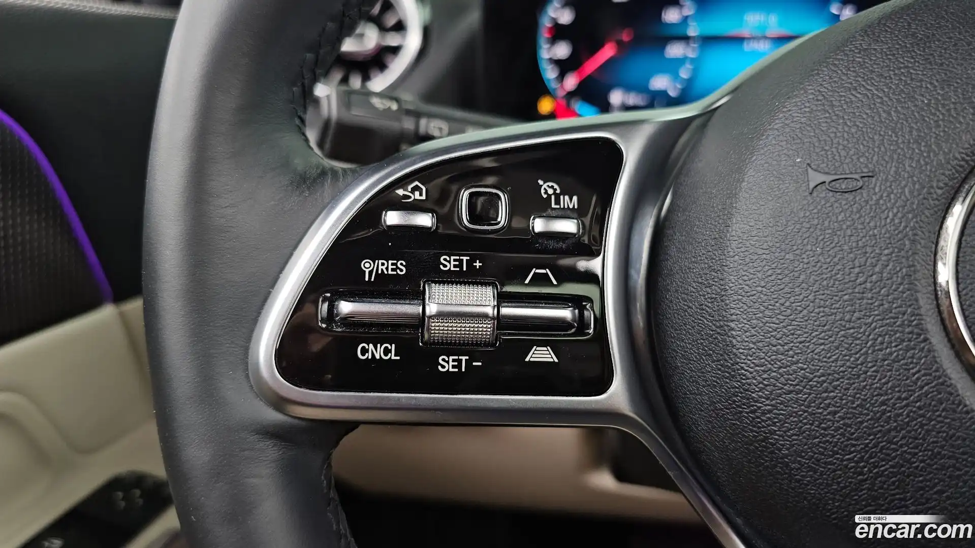 GLA-Class Mercedes-Benz 2021.1-OPTION-043