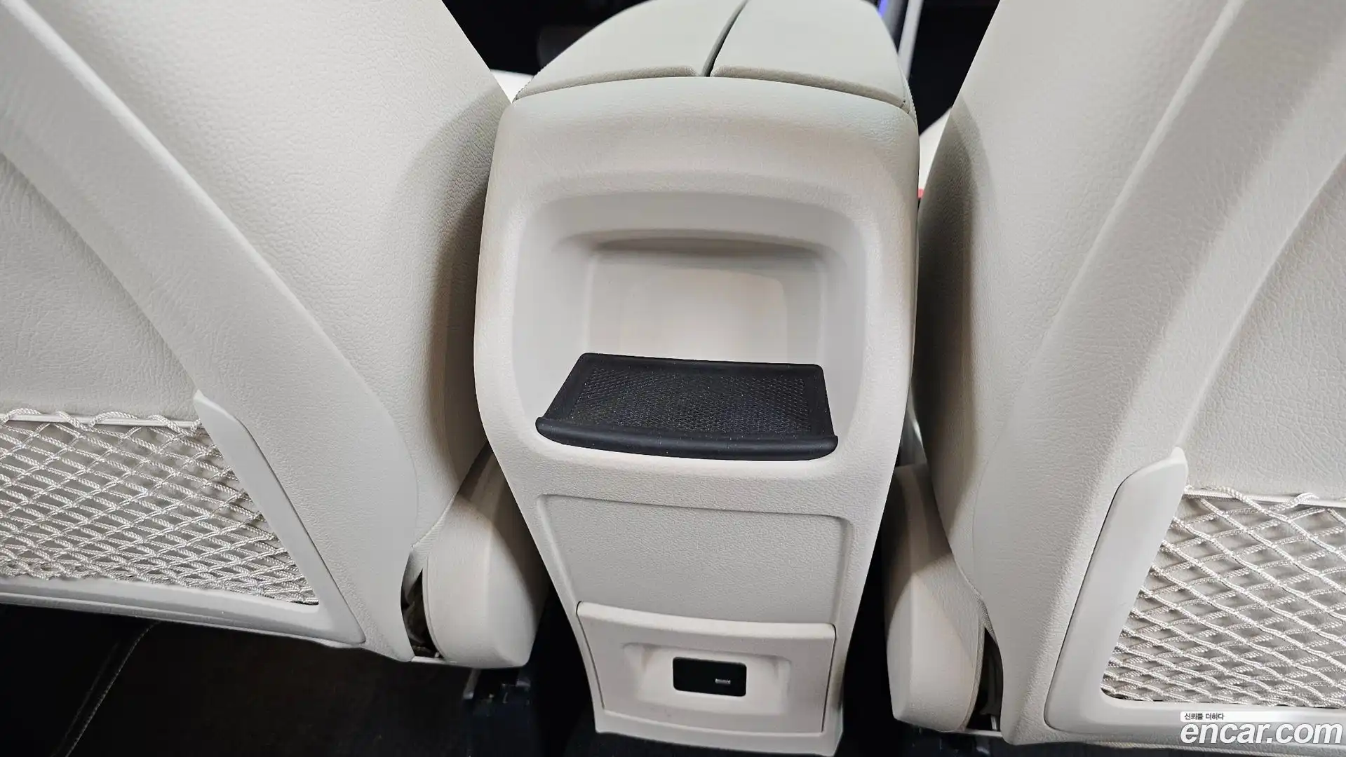 GLA-Class Mercedes-Benz 2021.1-OPTION-044