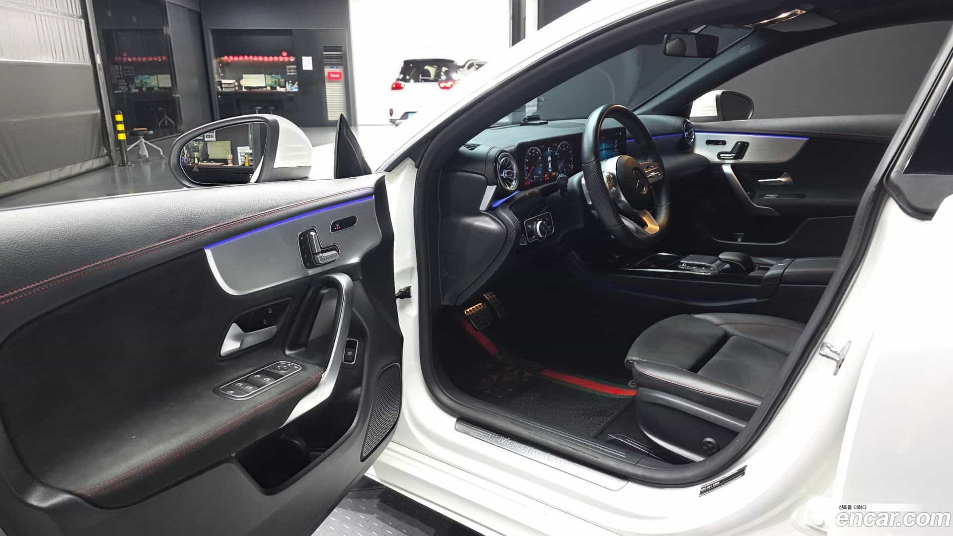 CLA-Class Mercedes-Benz 2020.2-INNER-010