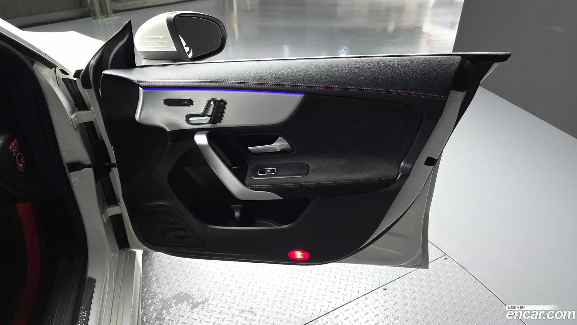CLA-Class Mercedes-Benz 2020.2-INNER-034