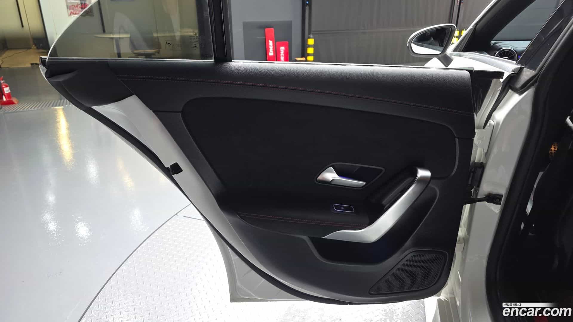 CLA-Class Mercedes-Benz 2020.2-INNER-035