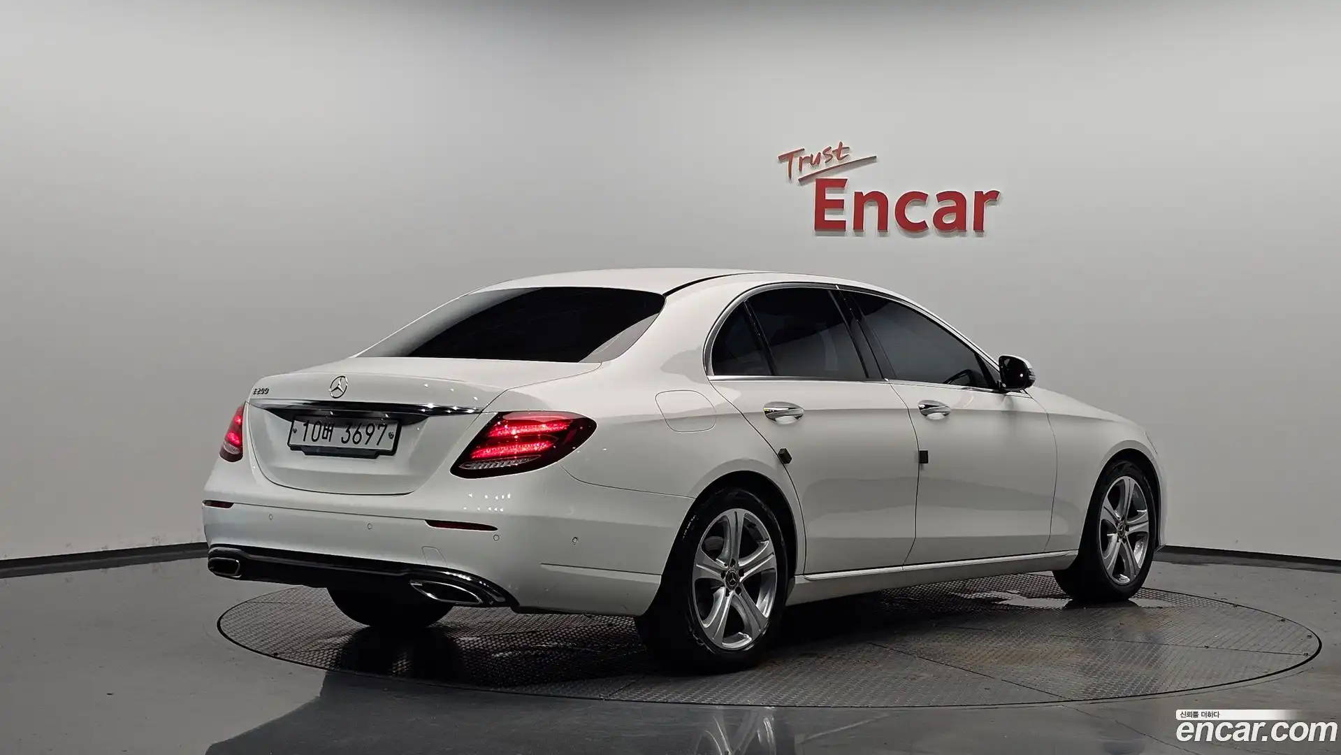E-Class Mercedes-Benz 2018.1-OUTER-002