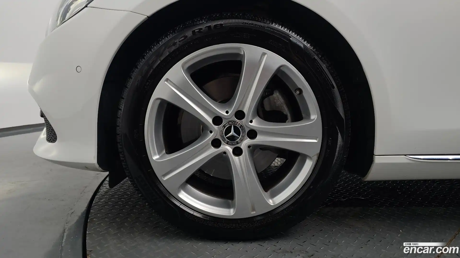 E-Class Mercedes-Benz 2018.1-OUTER-005