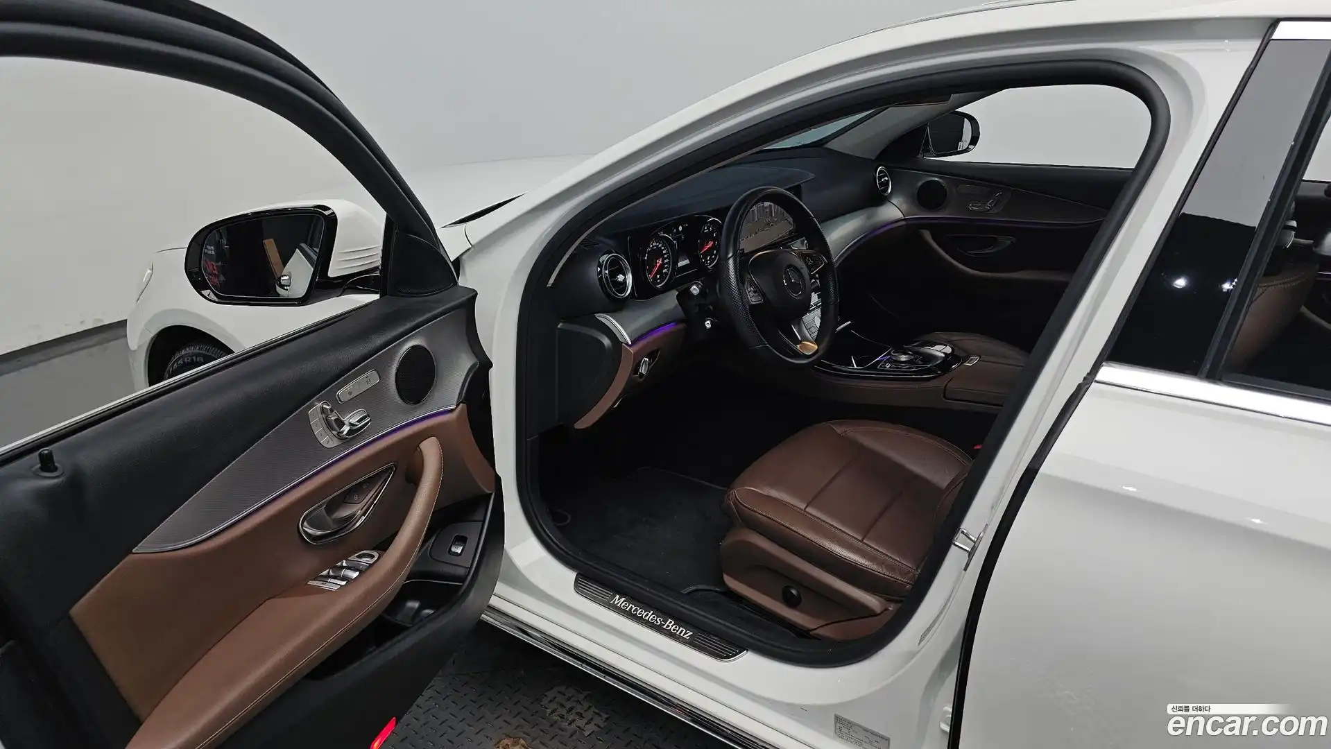E-Class Mercedes-Benz 2018.1-INNER-010