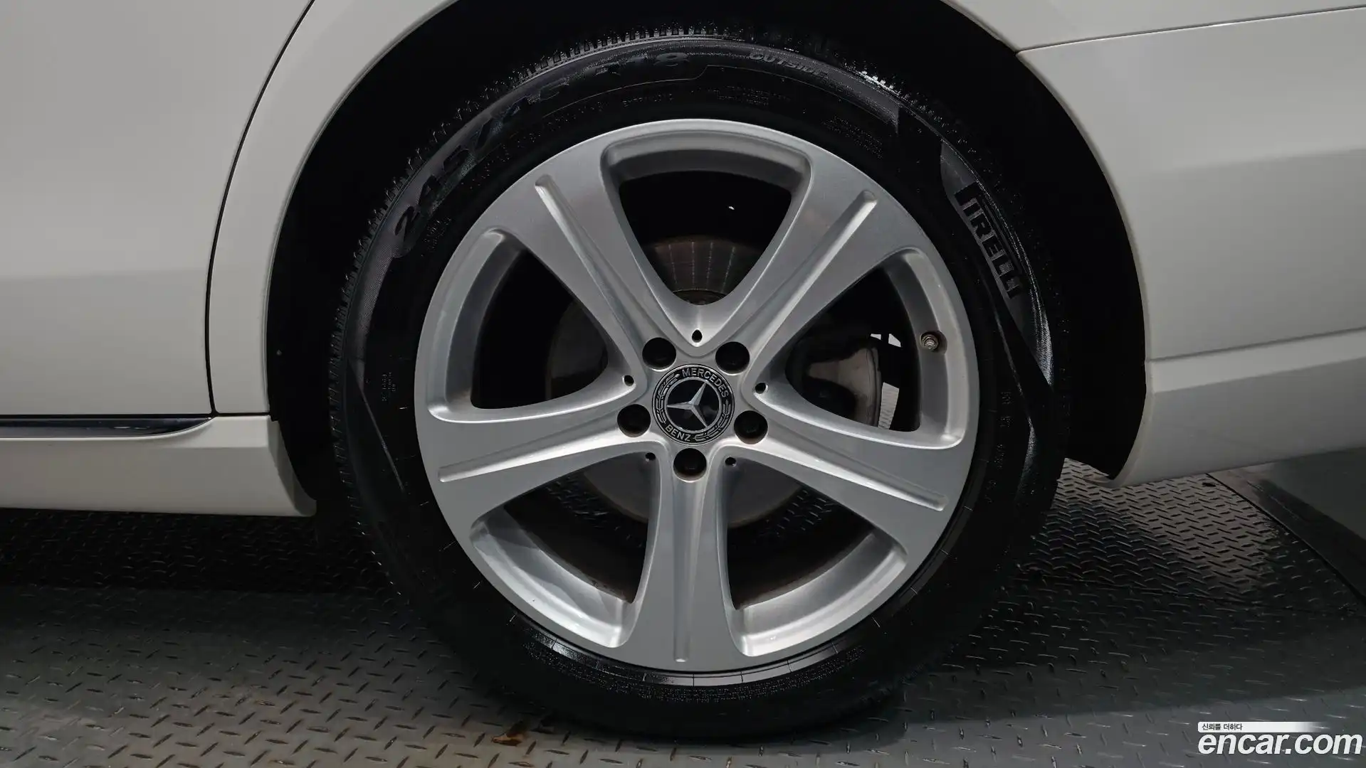 E-Class Mercedes-Benz 2018.1-OUTER-031