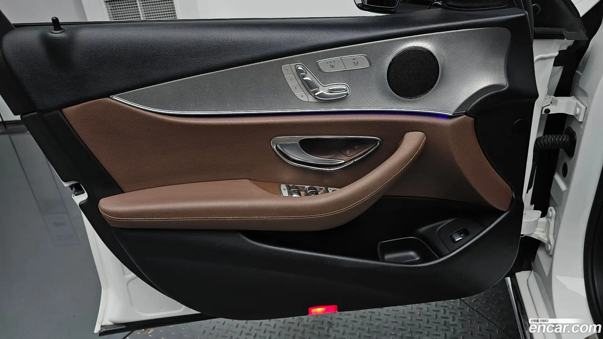 E-Class Mercedes-Benz 2018.1-INNER-034