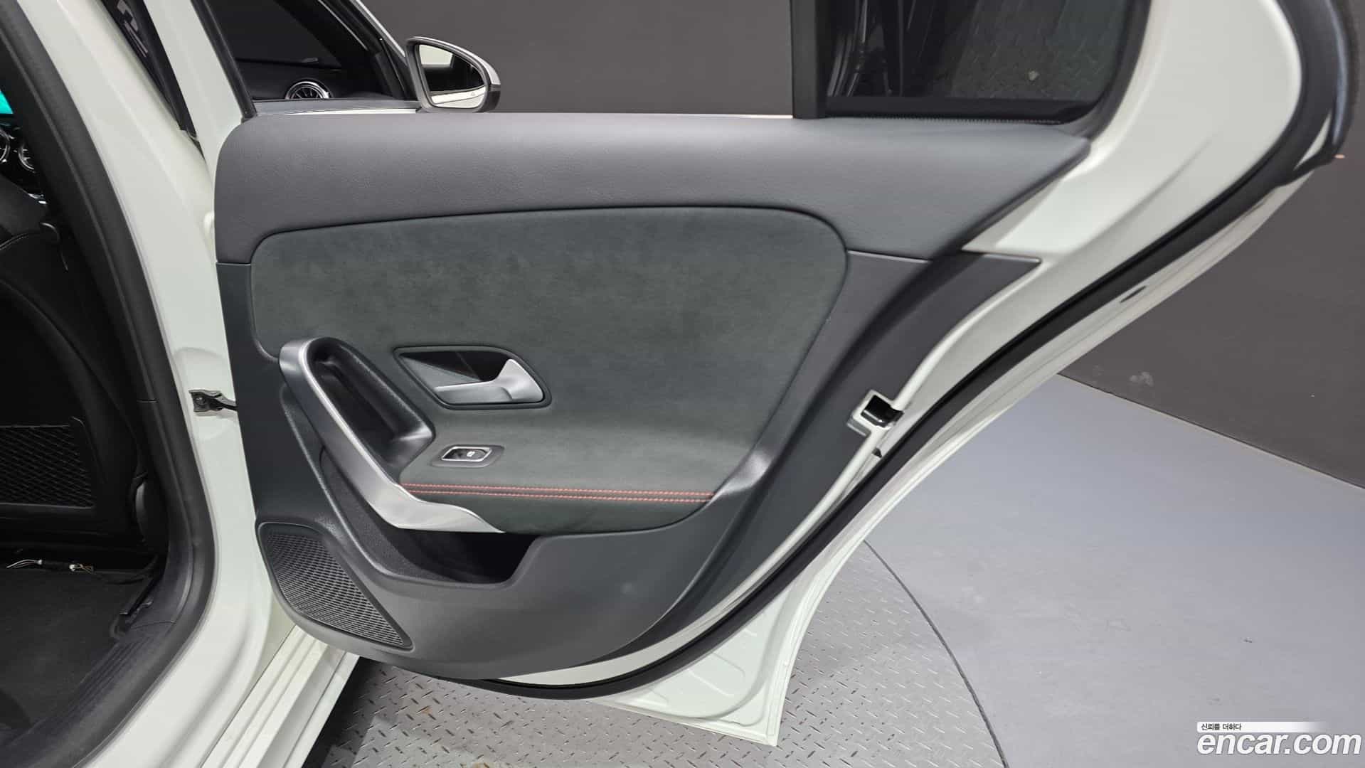 A-Class Mercedes-Benz 2020.3-INNER-035