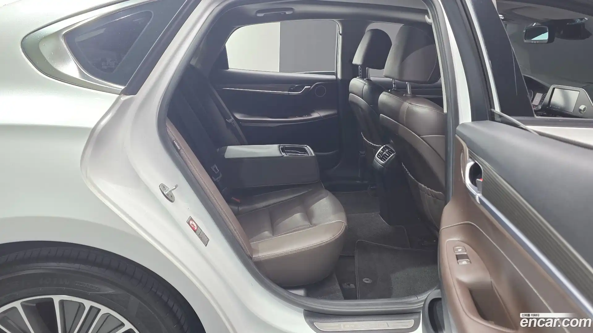 Grandeur Hyundai 2017.3-OPTION-015