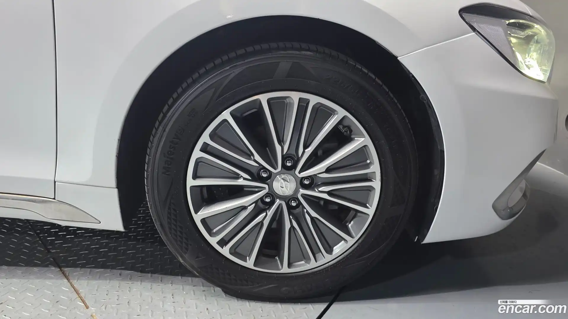 Grandeur Hyundai 2017.3-OUTER-031