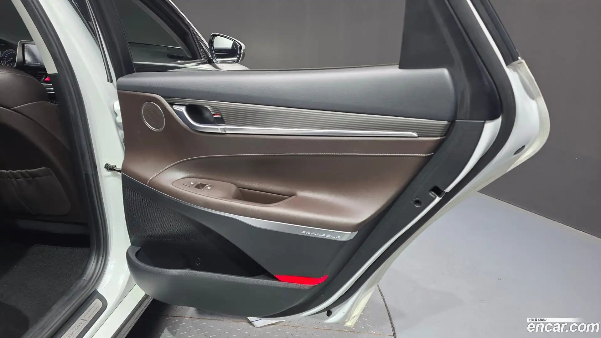 Grandeur Hyundai 2017.3-INNER-035