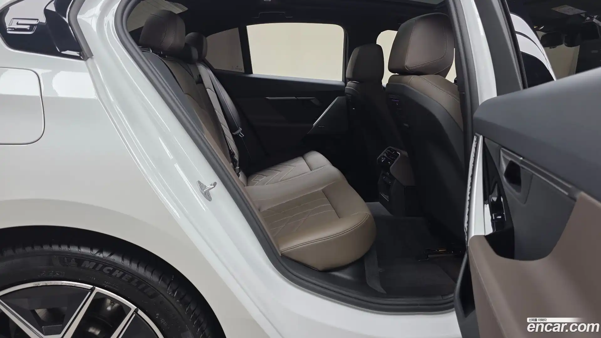 5-Series BMW 2025.10-OPTION-015