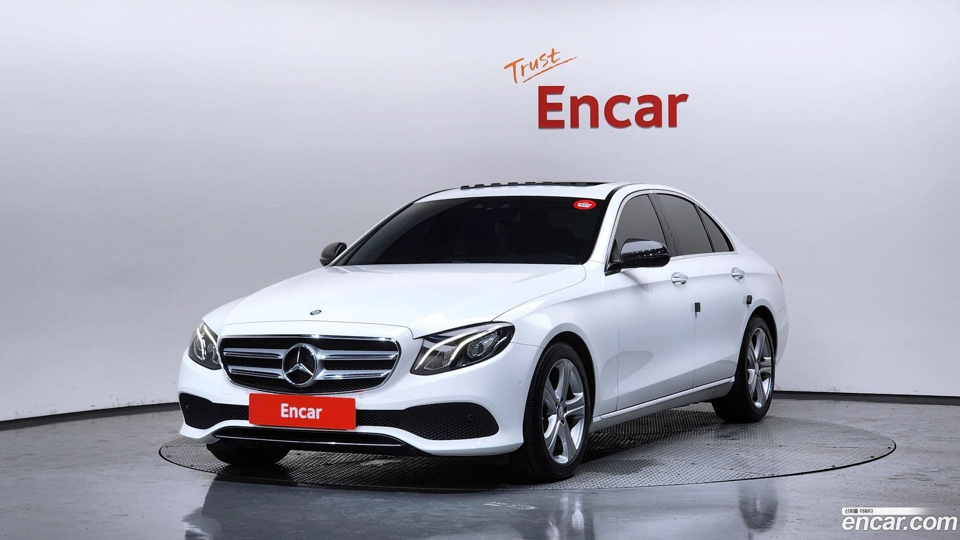 Main__Slider__Photo:E-Class Mercedes-Benz 2017.1-0