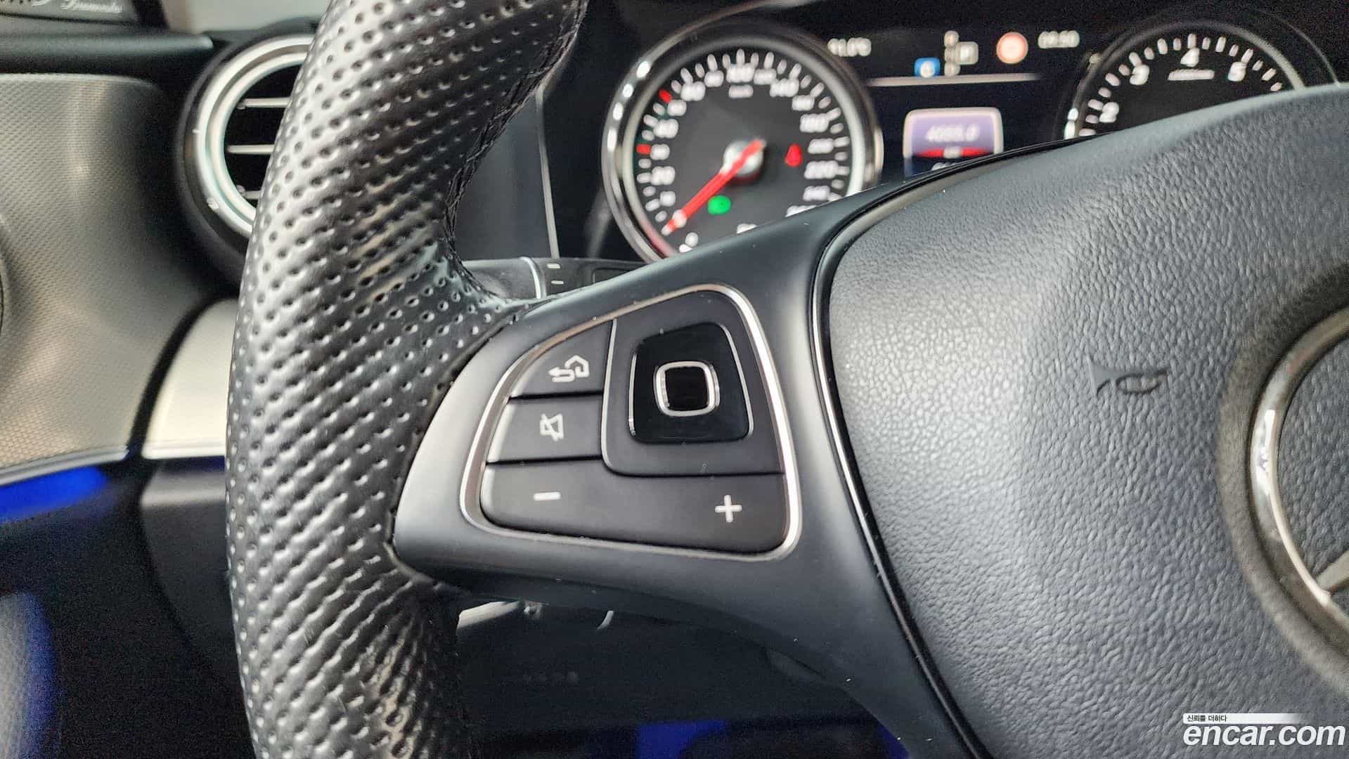 E-Class Mercedes-Benz 2017.1-OPTION-021