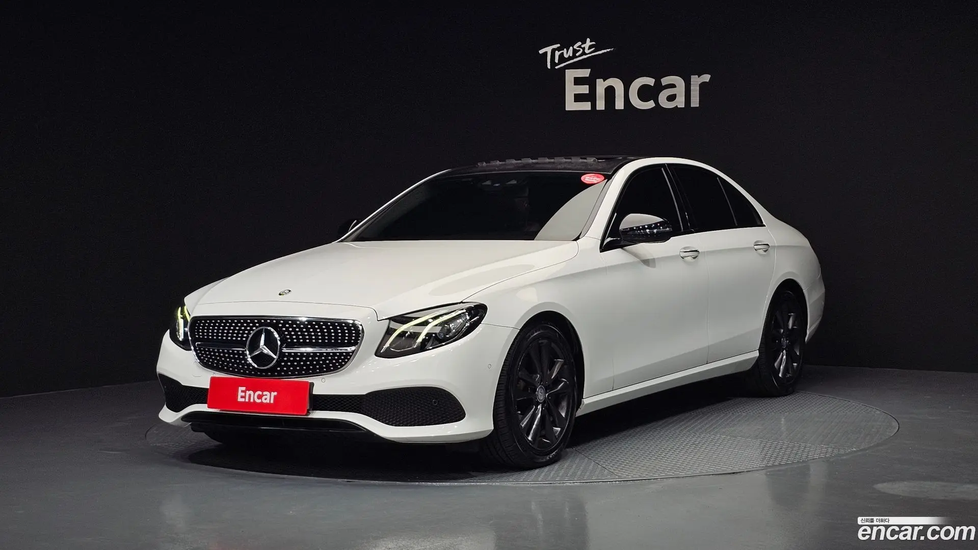 Main__Slider__Photo:E-Class Mercedes-Benz 2017.2-0