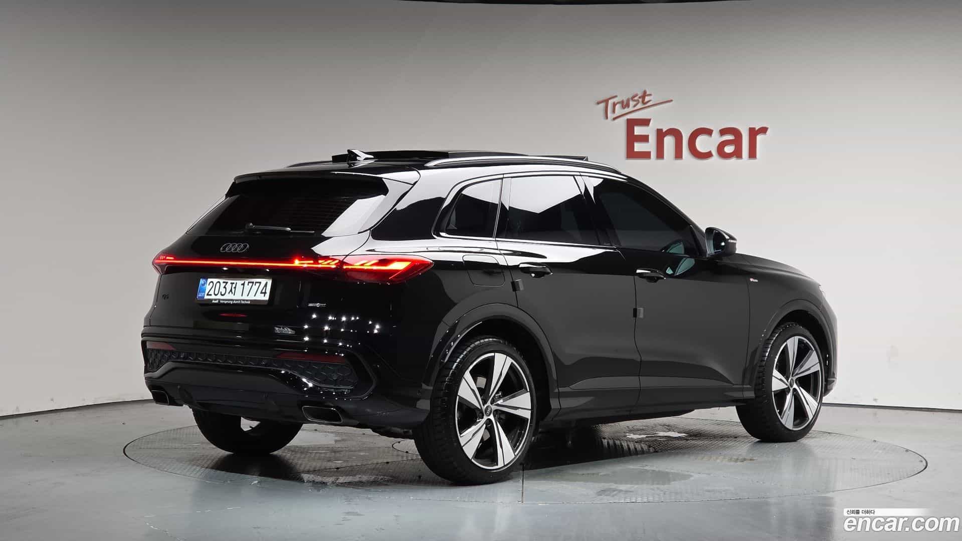 Q5 Audi 2025.11-OUTER-002