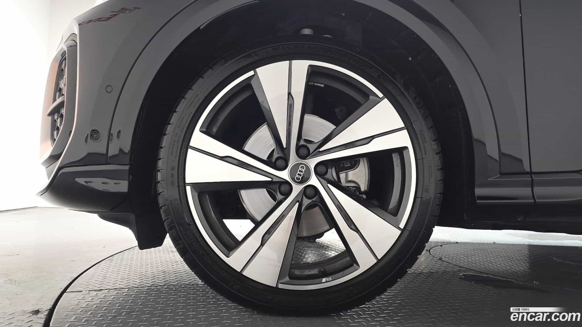 Q5 Audi 2025.11-OUTER-005