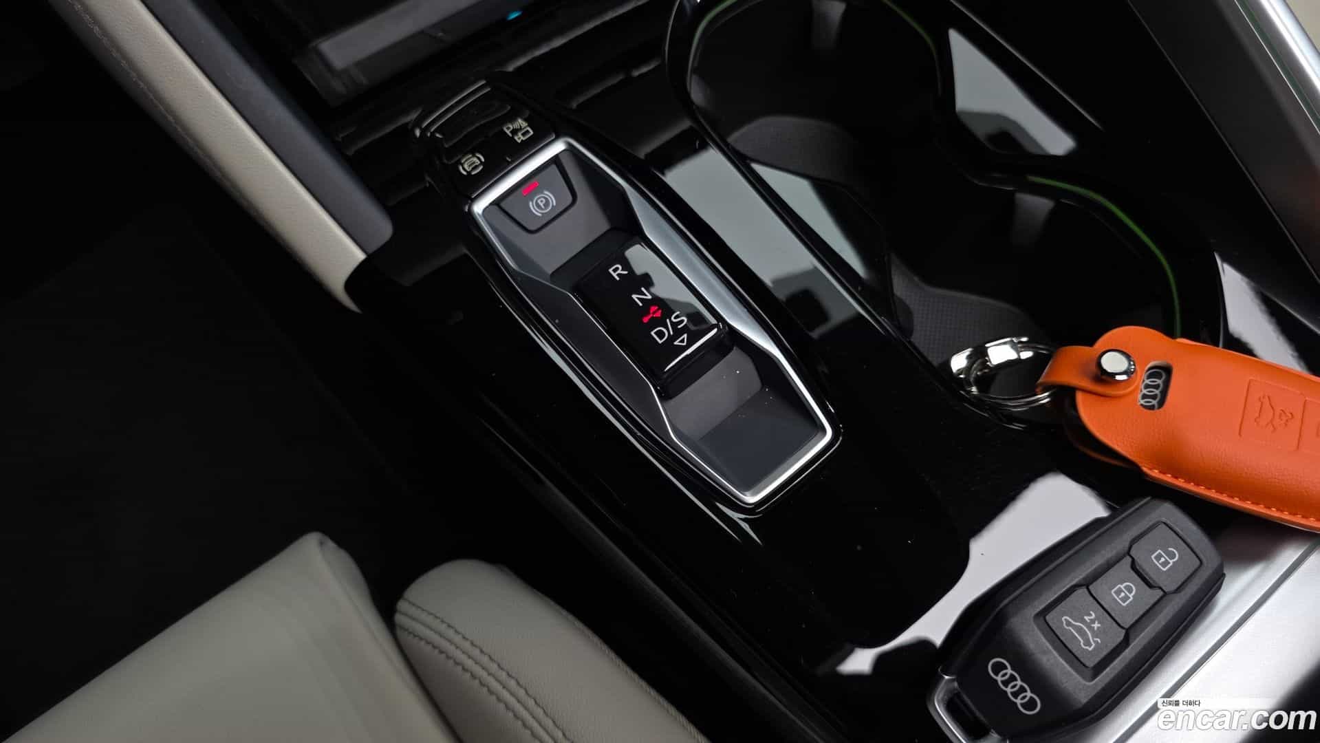 Q5 Audi 2025.11-INNER-009