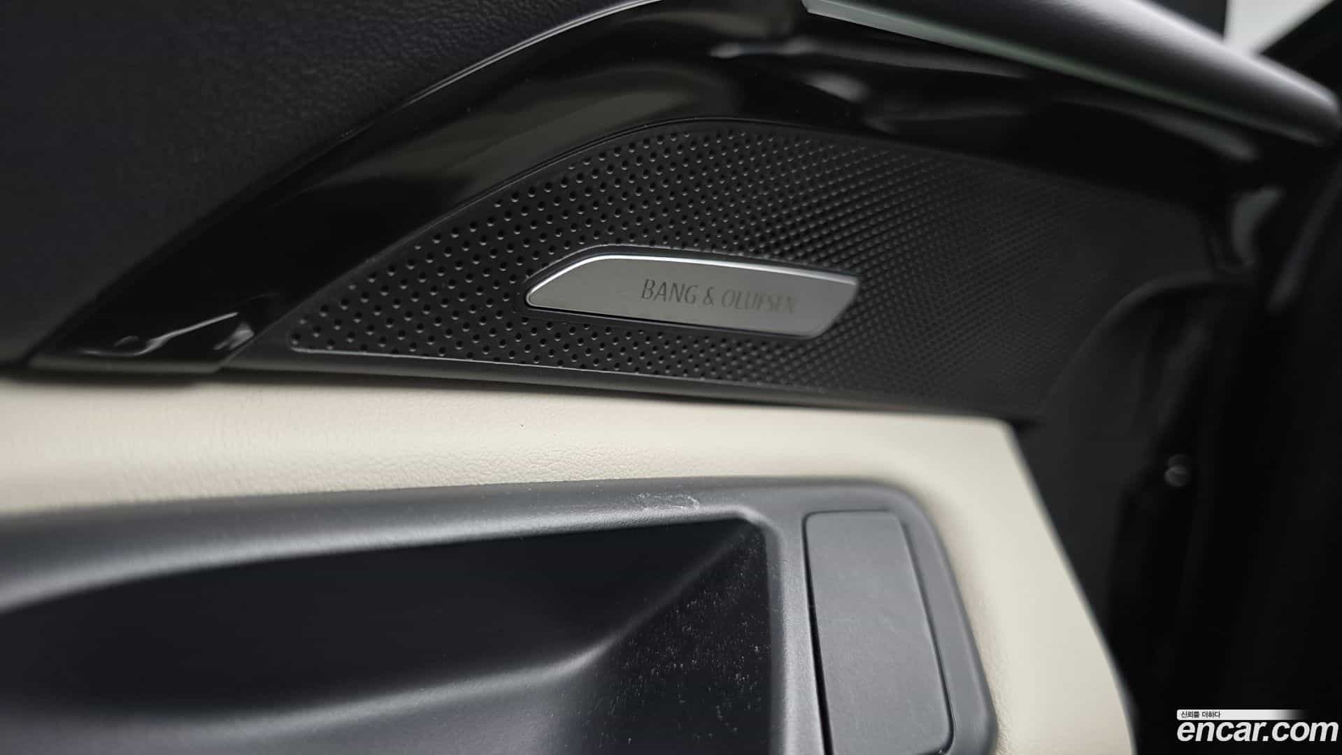 Q5 Audi 2025.11-OPTION-022
