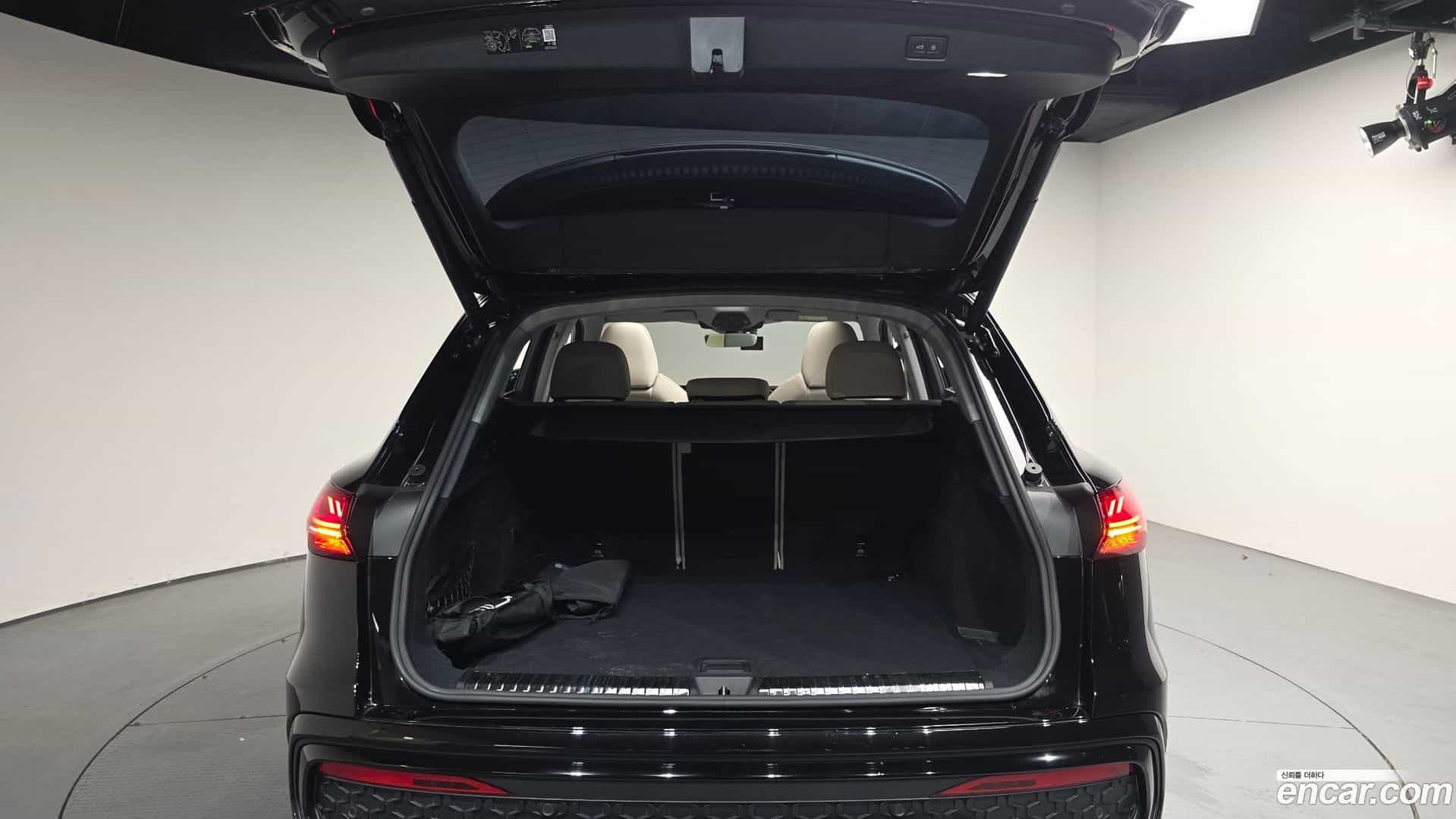 Q5 Audi 2025.11-OPTION-024
